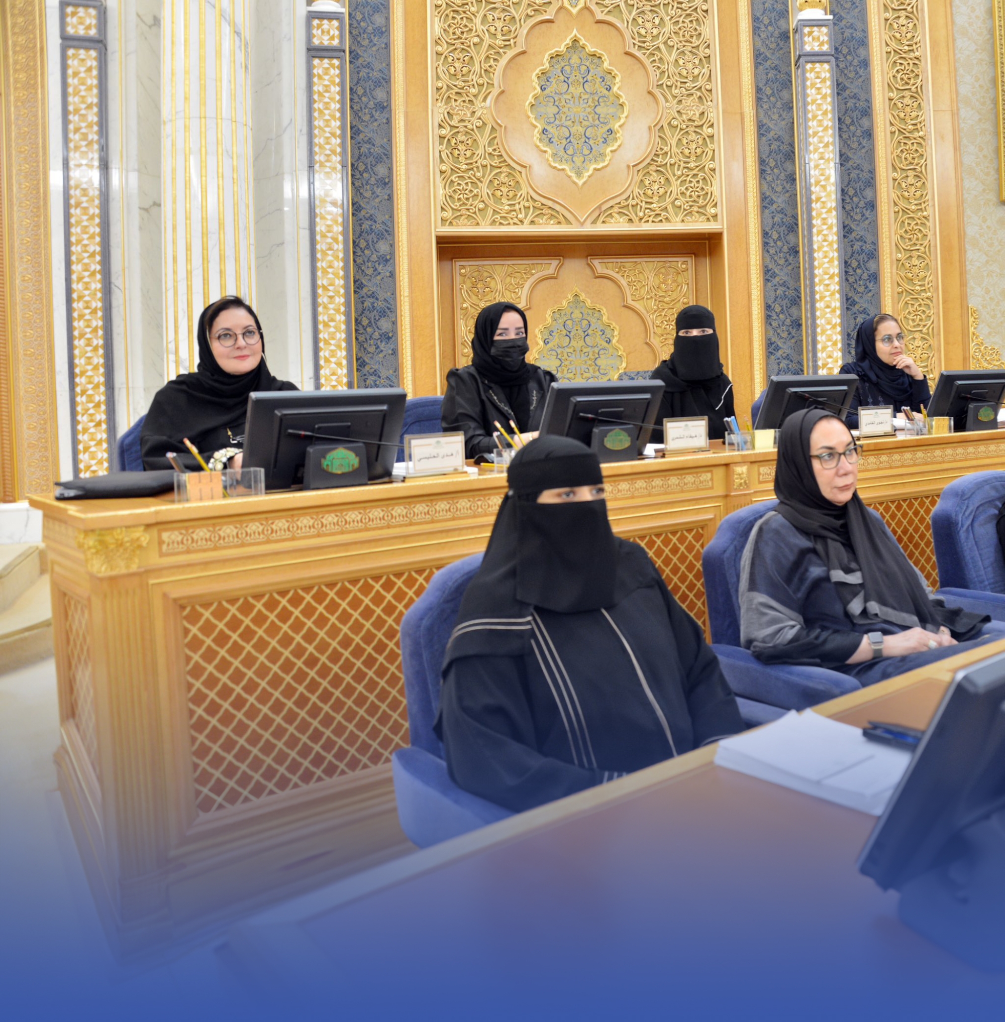 مطالب بتمكين موظفي الحكومة من مزاولة "الأعمال"