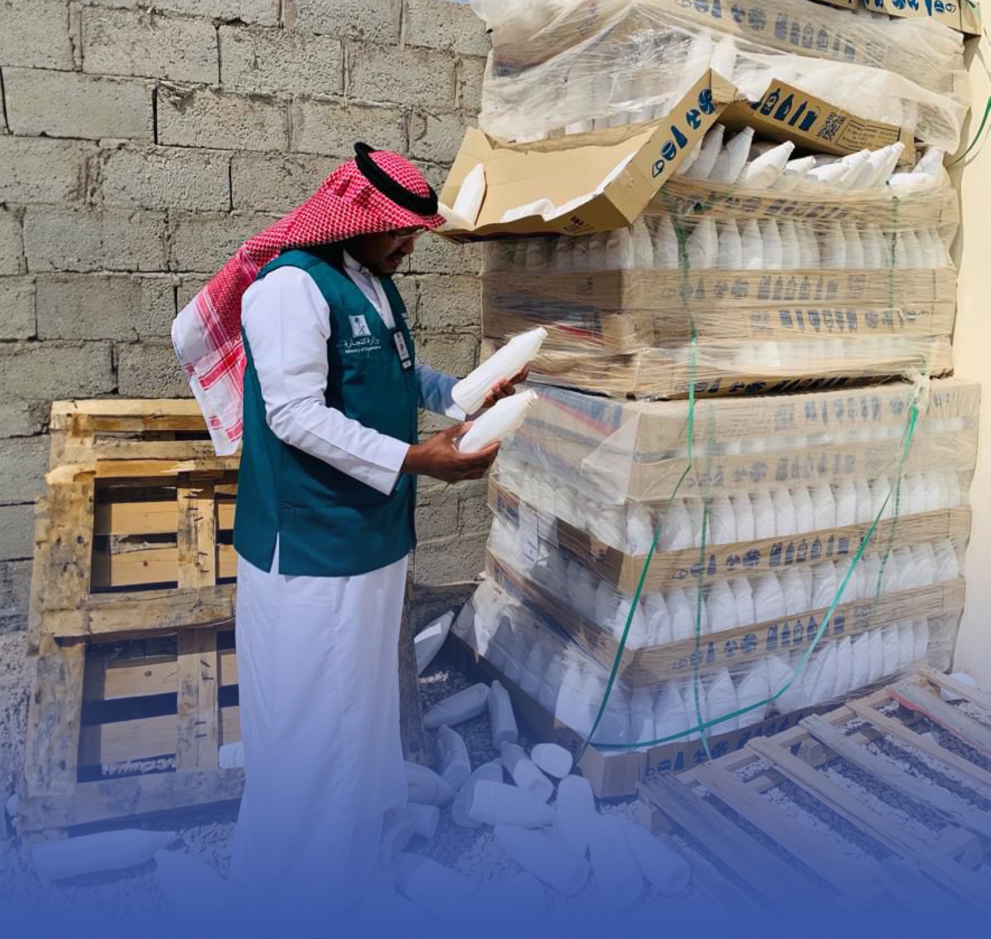 ضبط عمالة مخالفة تغش المنظفات