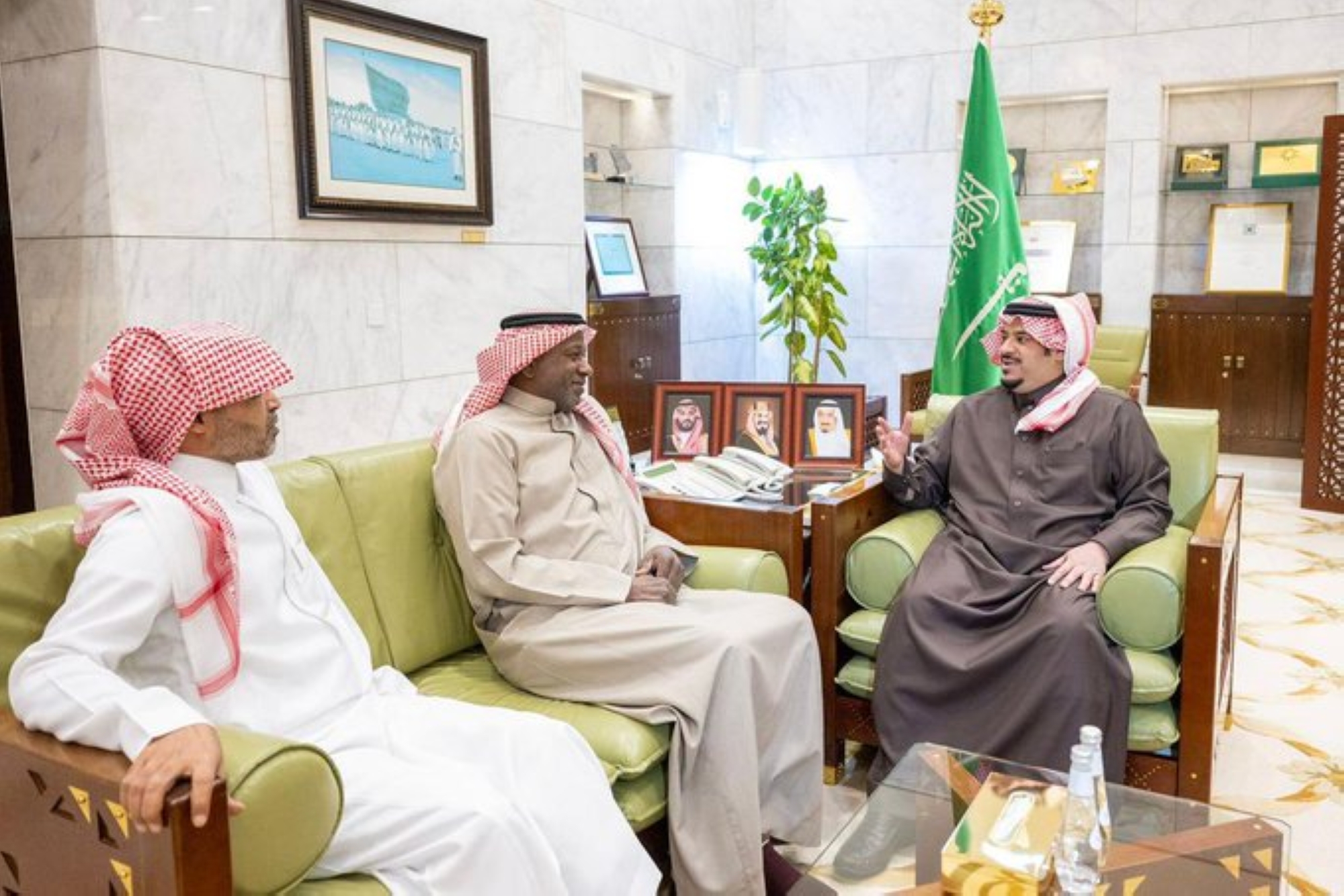 نائب أمير الرياض رئيساً فخرياً لجمعية "لاعبي كرة القدم الخيرية"