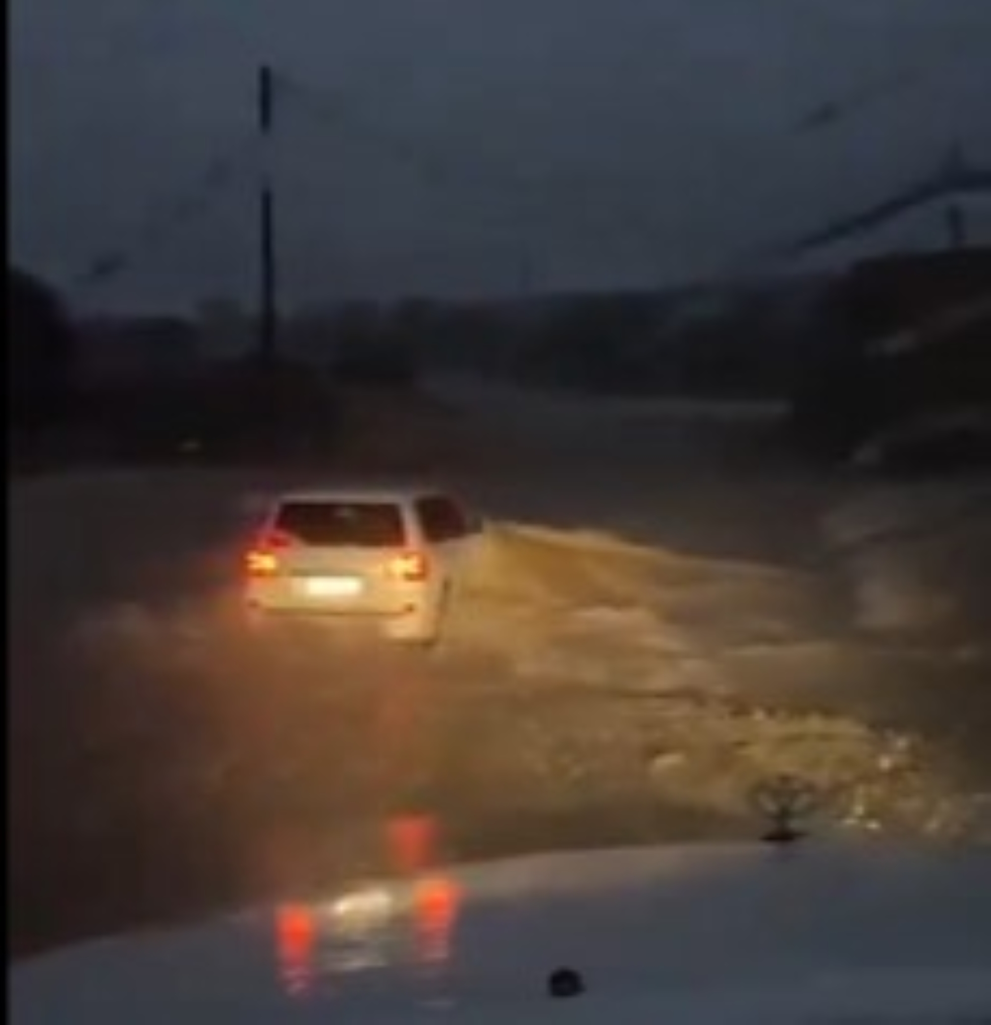 وفاة شاب بسيول بلسمر والبحث عن آخر مفقود