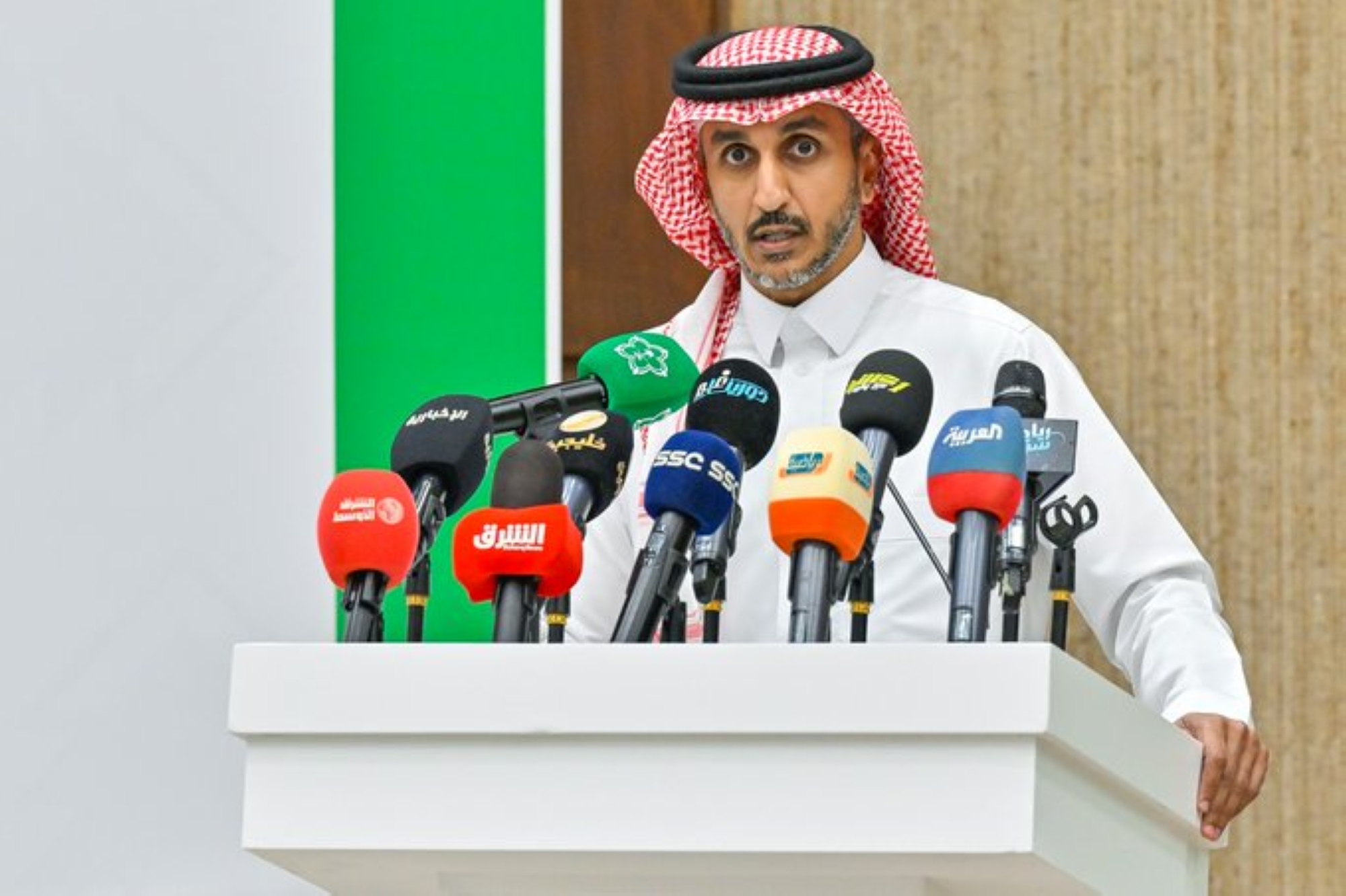 إبعاد "حكام نخبة أوروبا" عن روشن؟.. القاسم يردّ