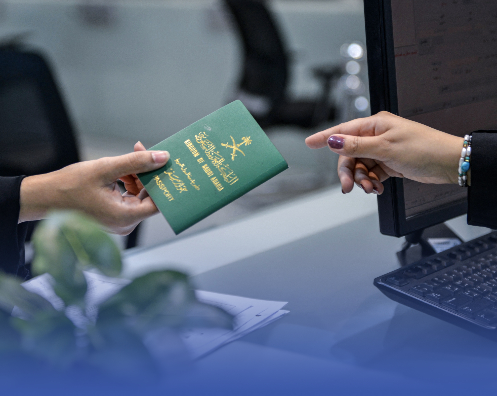 إعفاء المواطنين من حجز موعد بمراكز التأشيرات "VFS"