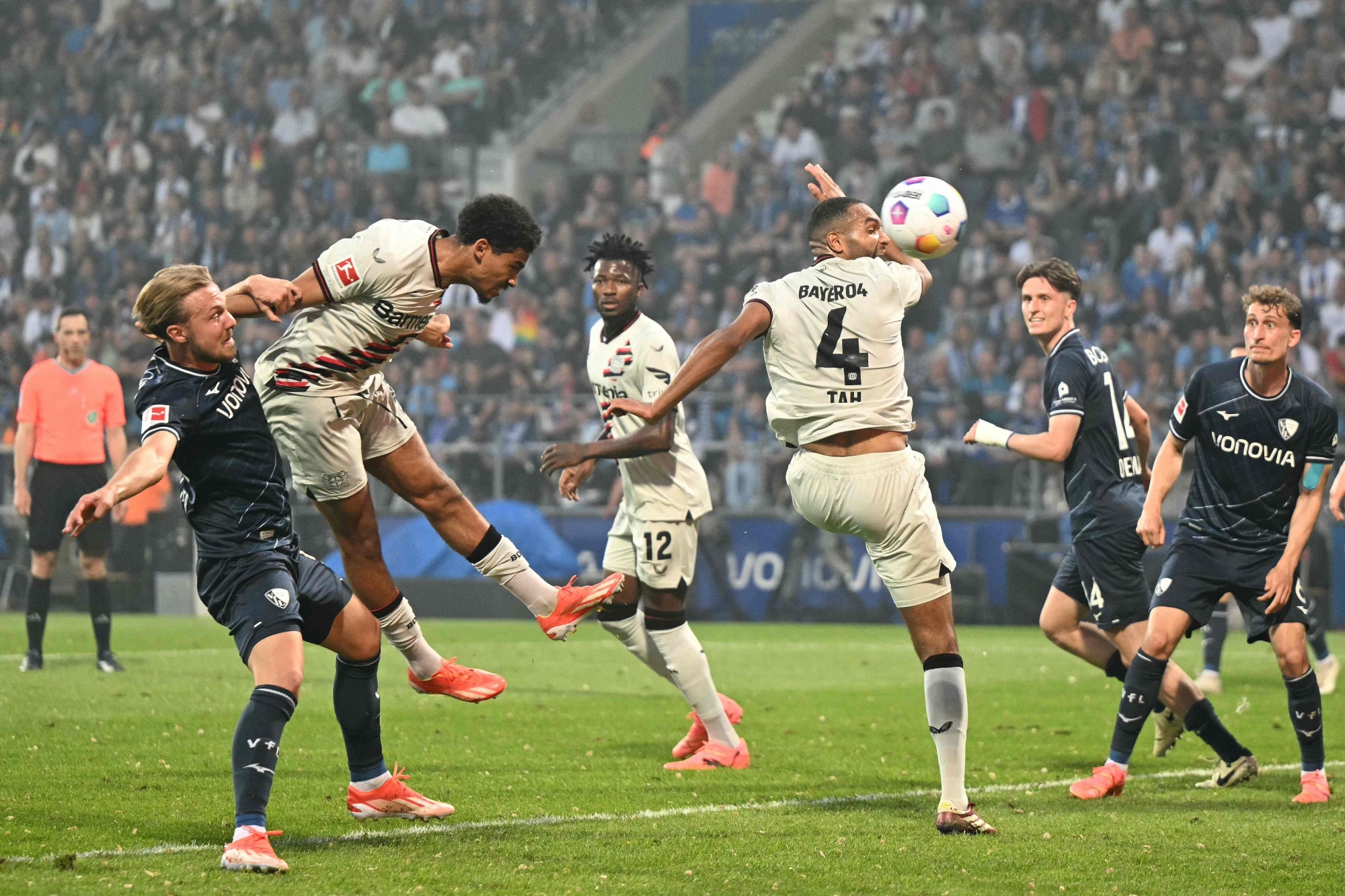 ليفركوزن يحافظ على سجله خاليا من الهزائم للمباراة رقم 50