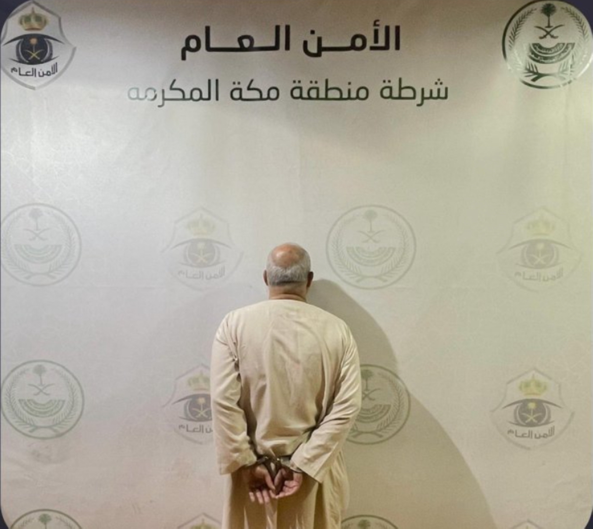 الإطاحة بمصري يروج لحملات حج وهمية