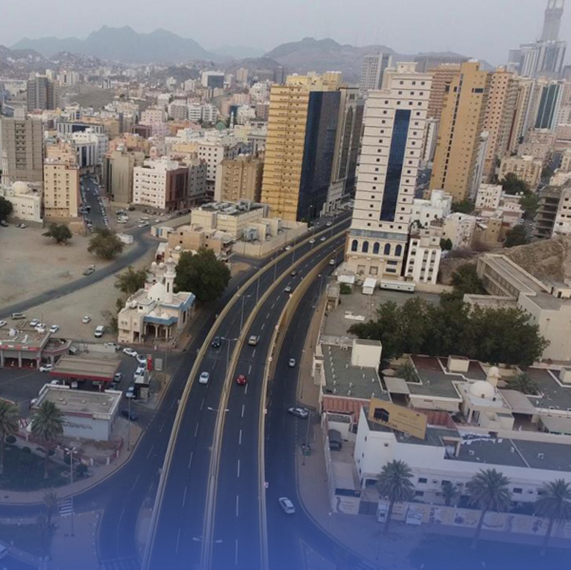 صيانة لطرق رئيسية وعدد من الجسور بمكة