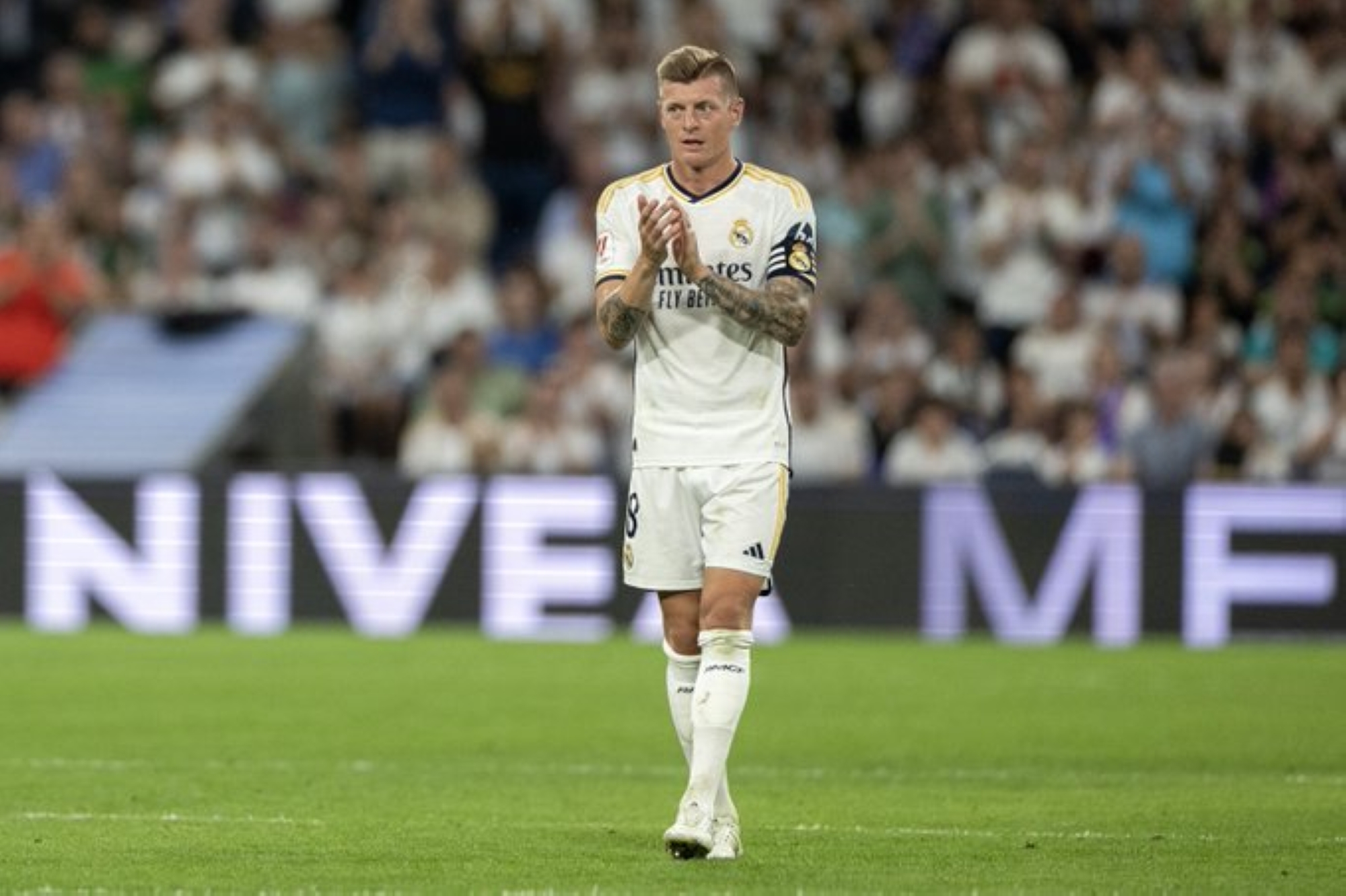 وداع مؤثر من جماهير ريال مدريد لكروس