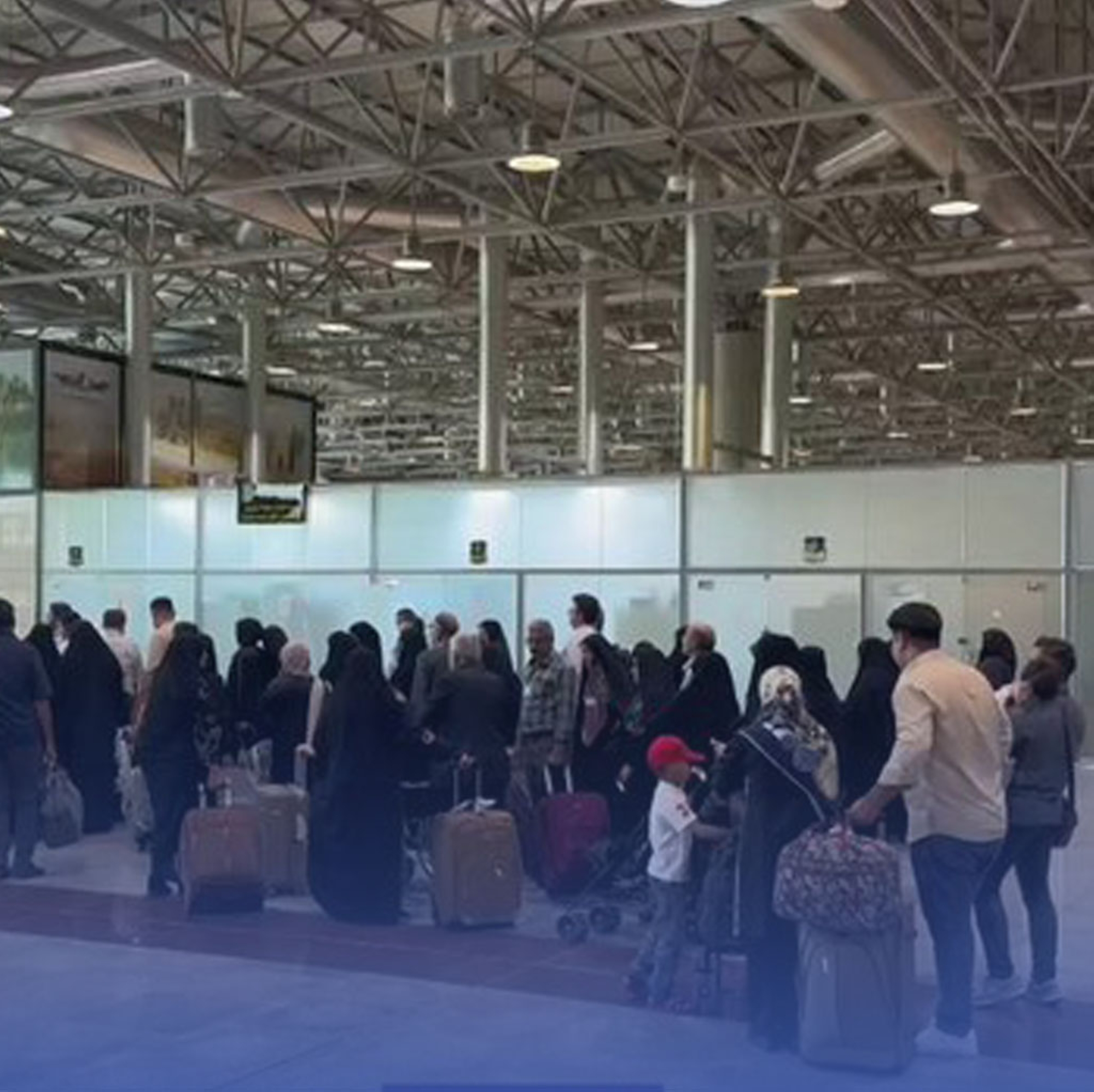أول رحلة جوية من الدمام تصل النجف العراقية