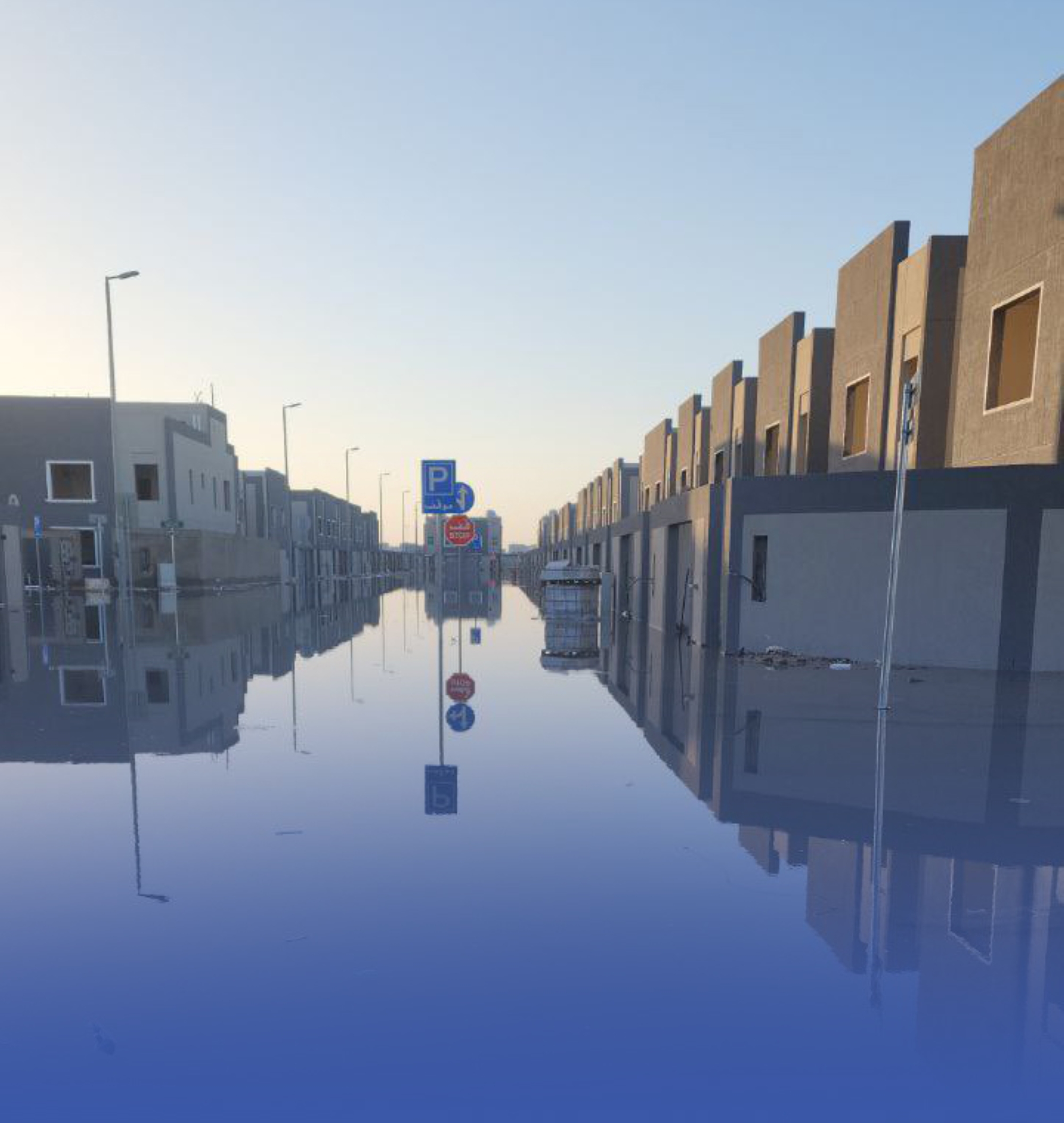 مياه الأمطار تحاصر سكان مشروع سدين