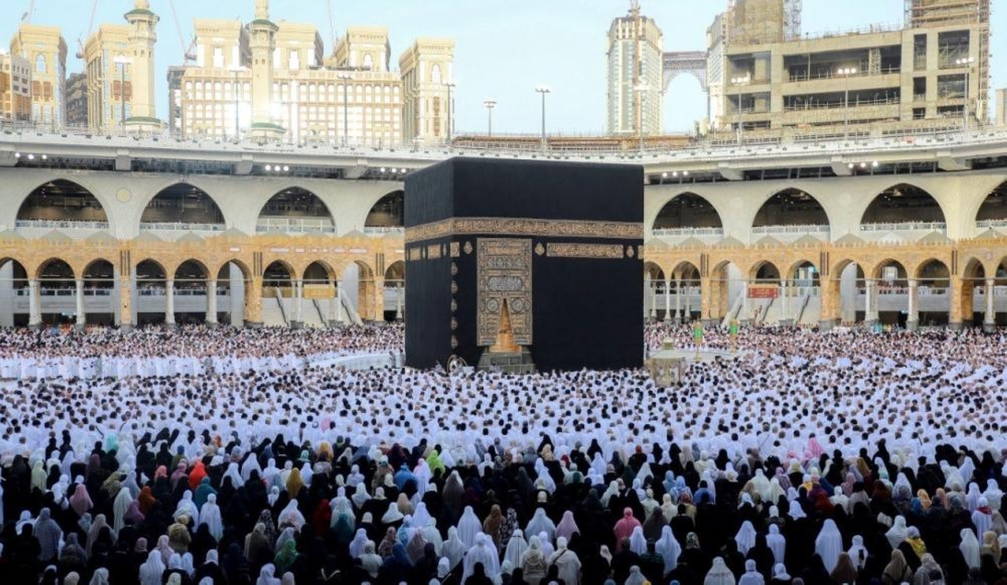 صلاة العيد.. السديس إماماً للمكي والمهنا للمدني