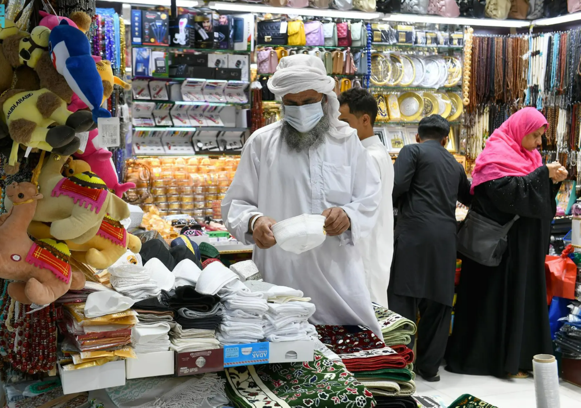 أسواق جدة قبلة الحجاج لاقتناء الهدايا