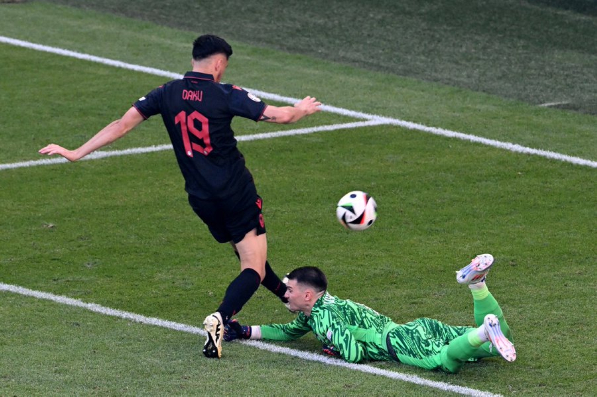 يويفا يوقف داكو لاعب ألبانيا