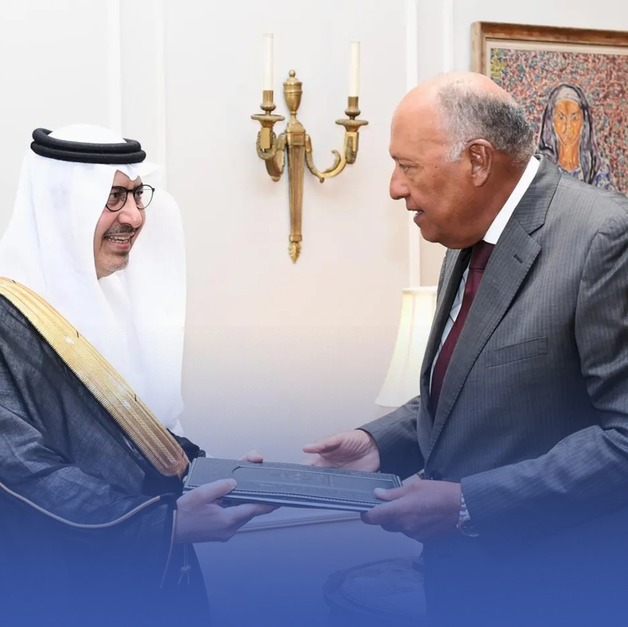 الحصيني يسلم أوراق اعتماده سفيرًا بمصر