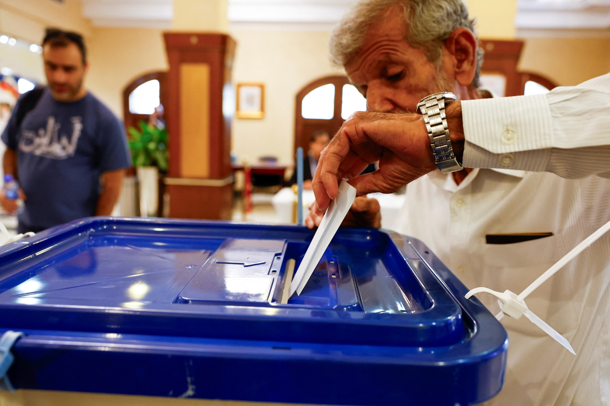 انطلاق الاقتراع بانتخابات الرئاسة الإيرانية