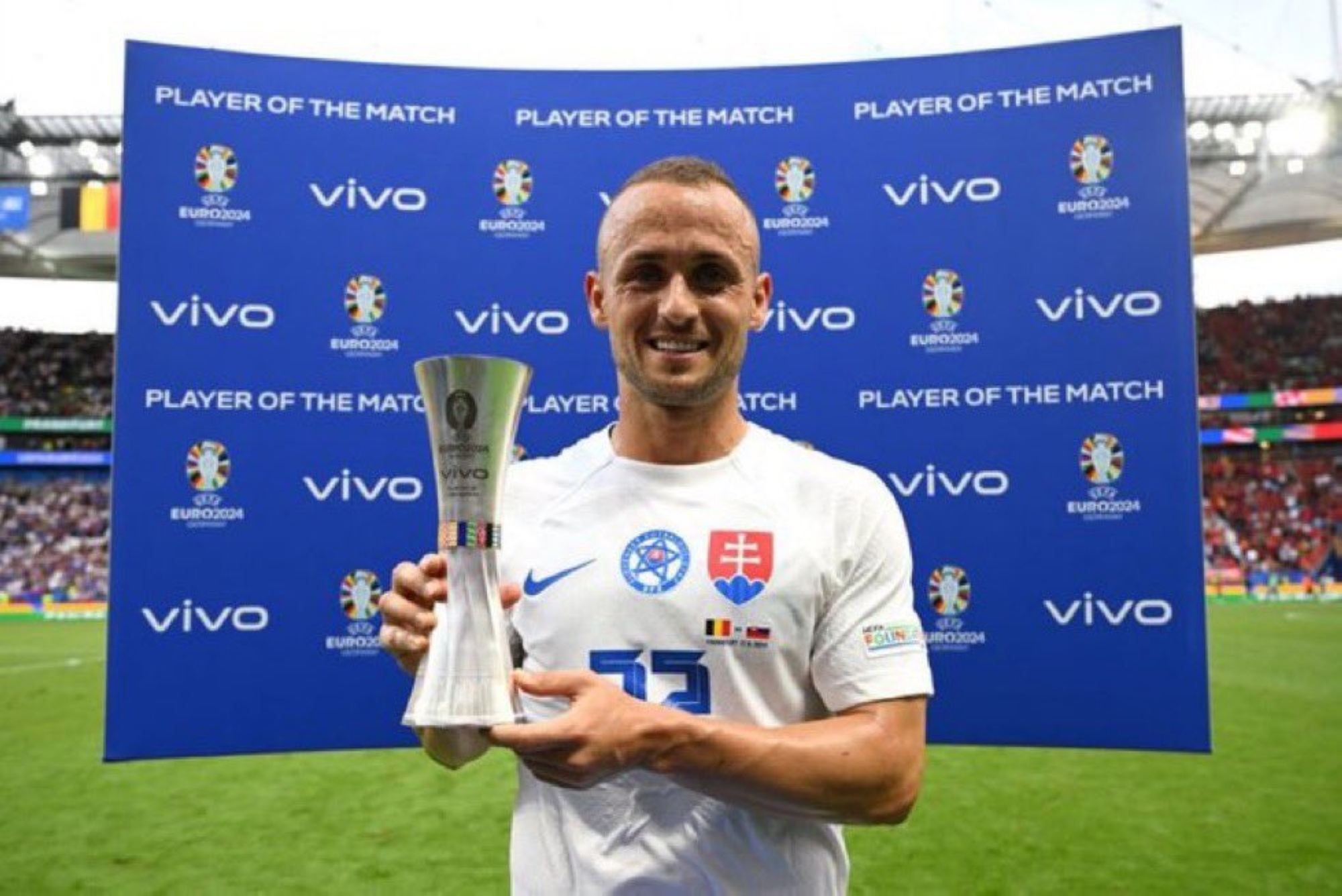 لاعب سلوفاكيا يختار اللعب في دوري روشن