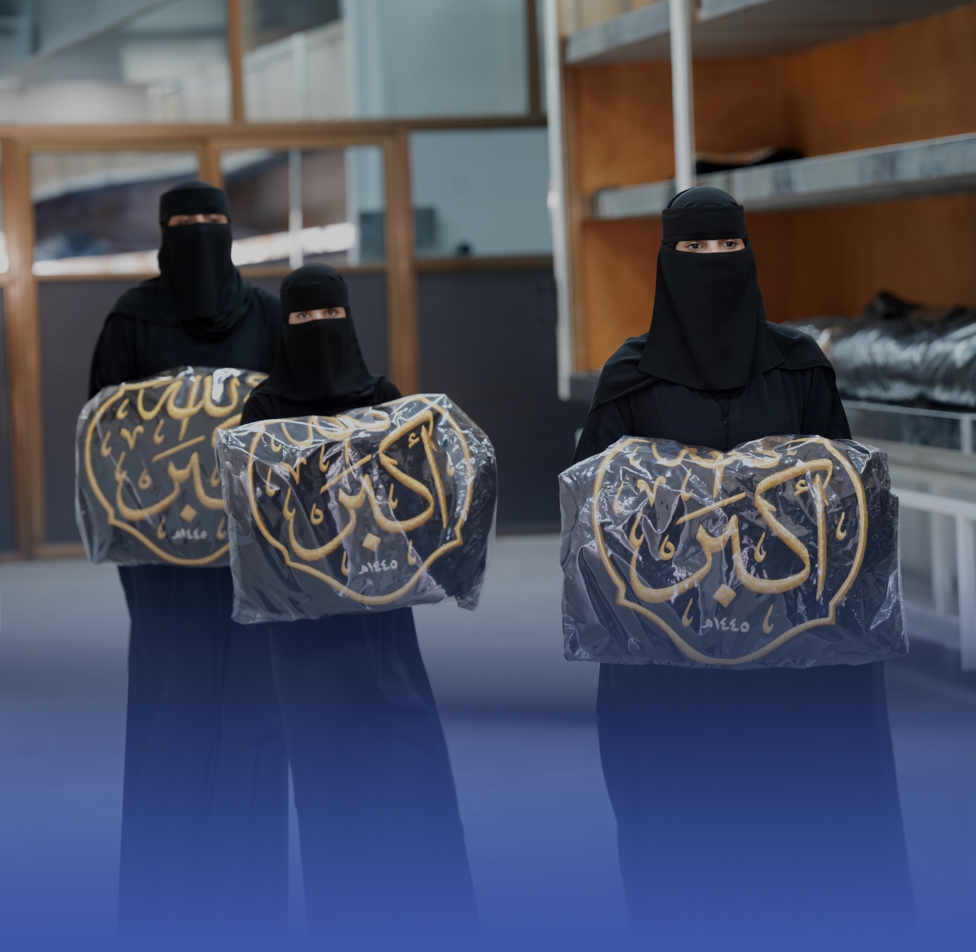 الكعبة تكتسي ثوبها الجديد