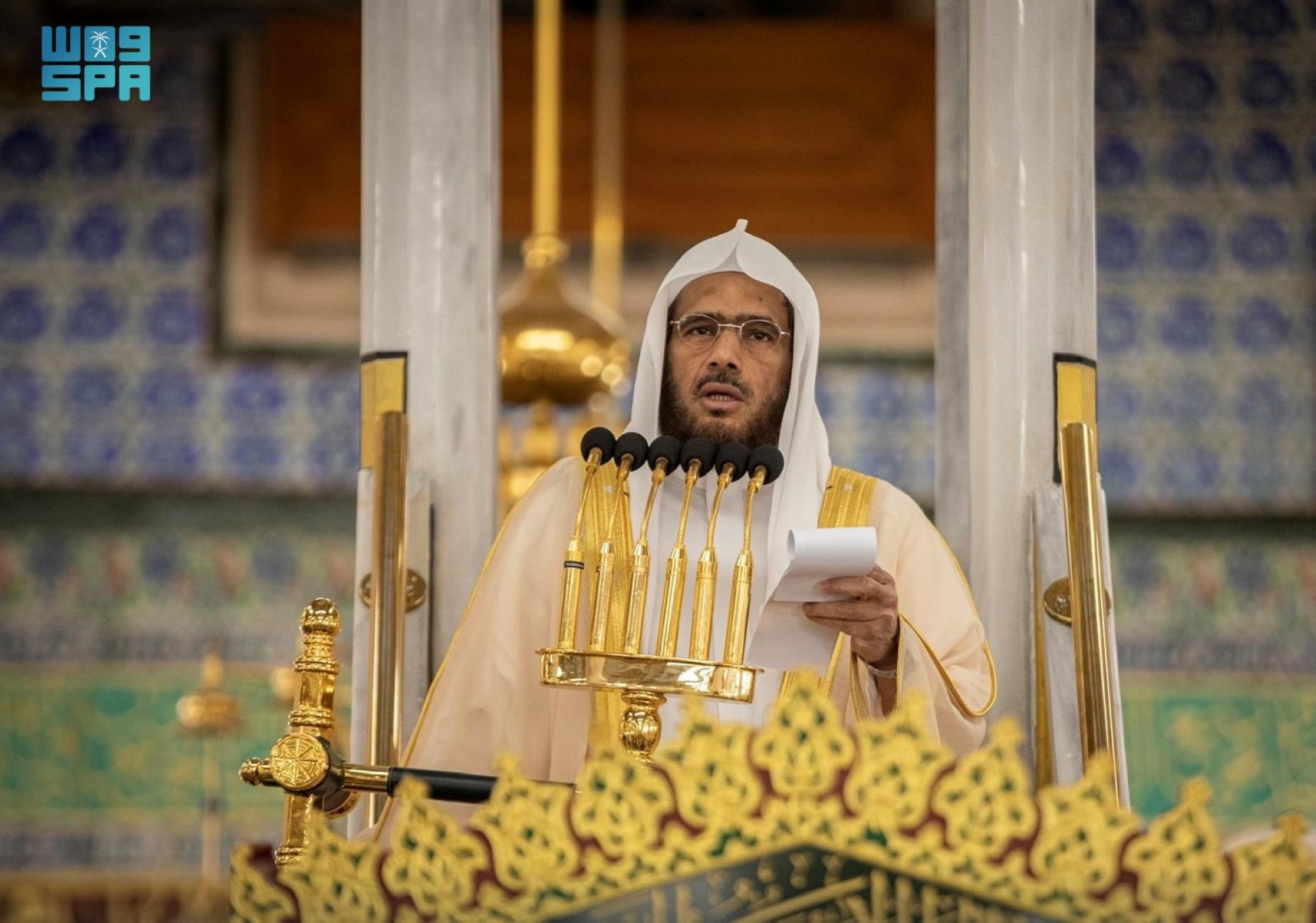 خطيب الحرم: الهدايا والمفاجآت بين الزوجين تجدد دفء الحياة