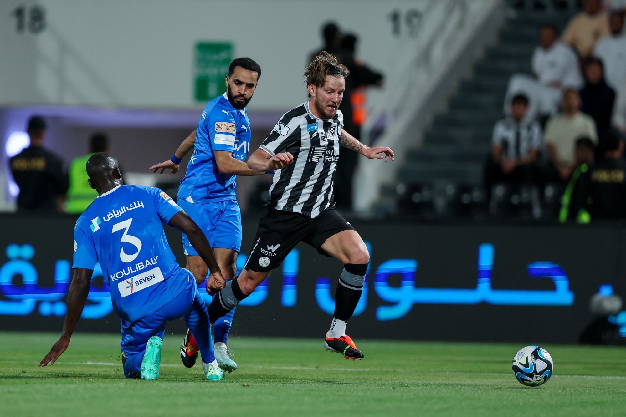 رسمياً.. راكيتيتش يرحل عن الشباب
