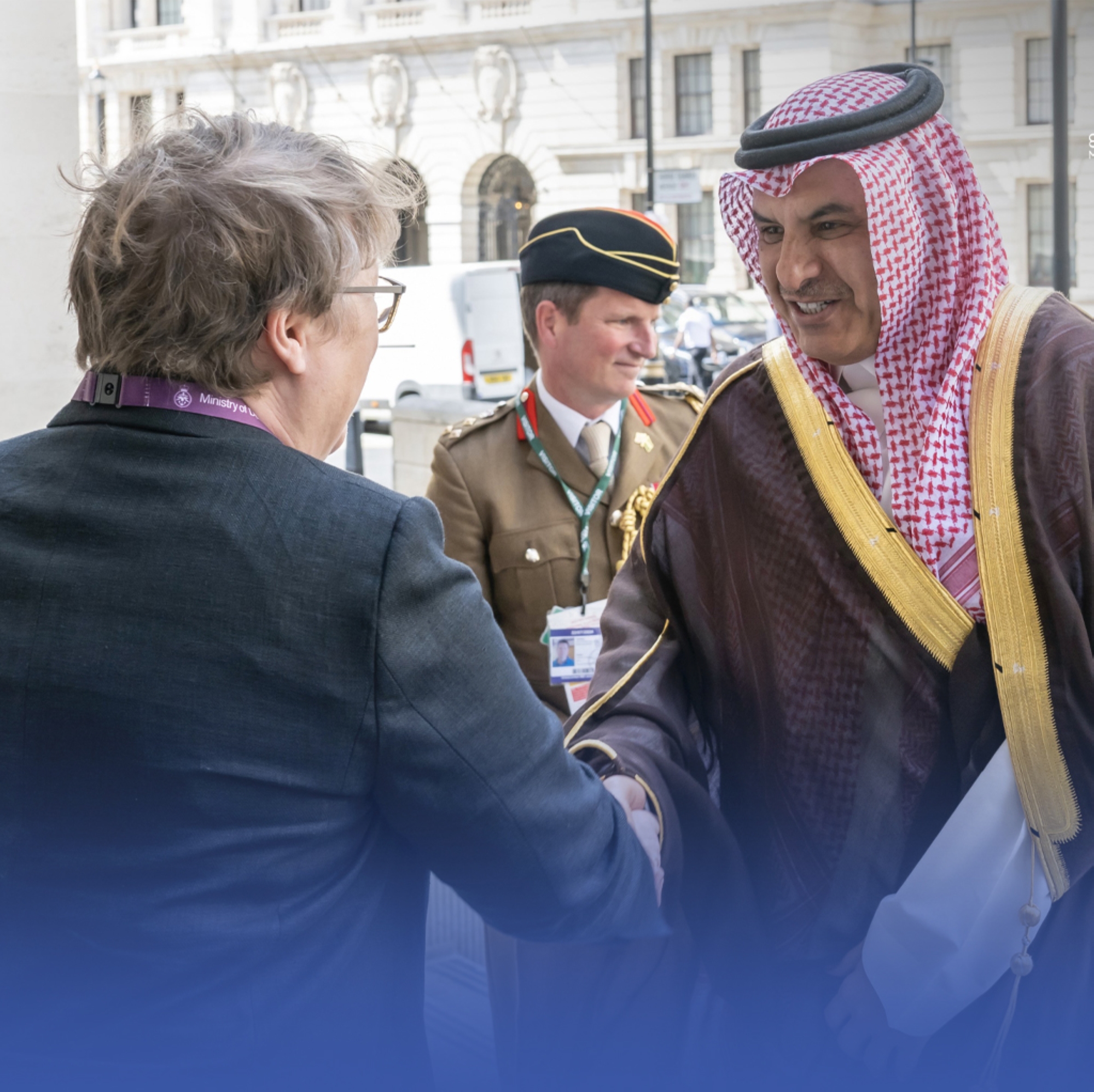 العتيبي يبحث في بريطانيا فرص التعاون العسكري