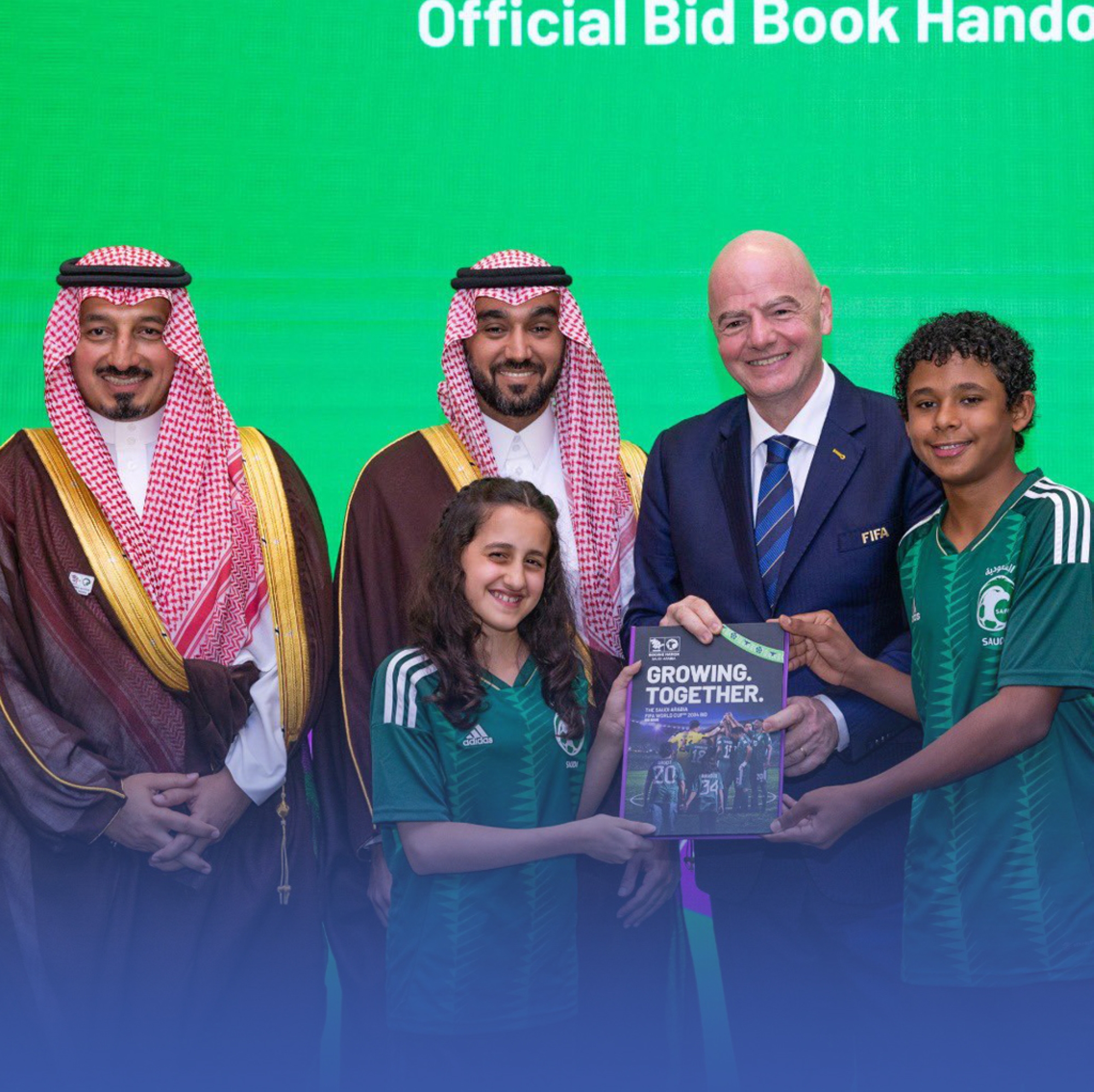 السعودية تُسلم "فيفا" ملفّ استضافة كأس العالم