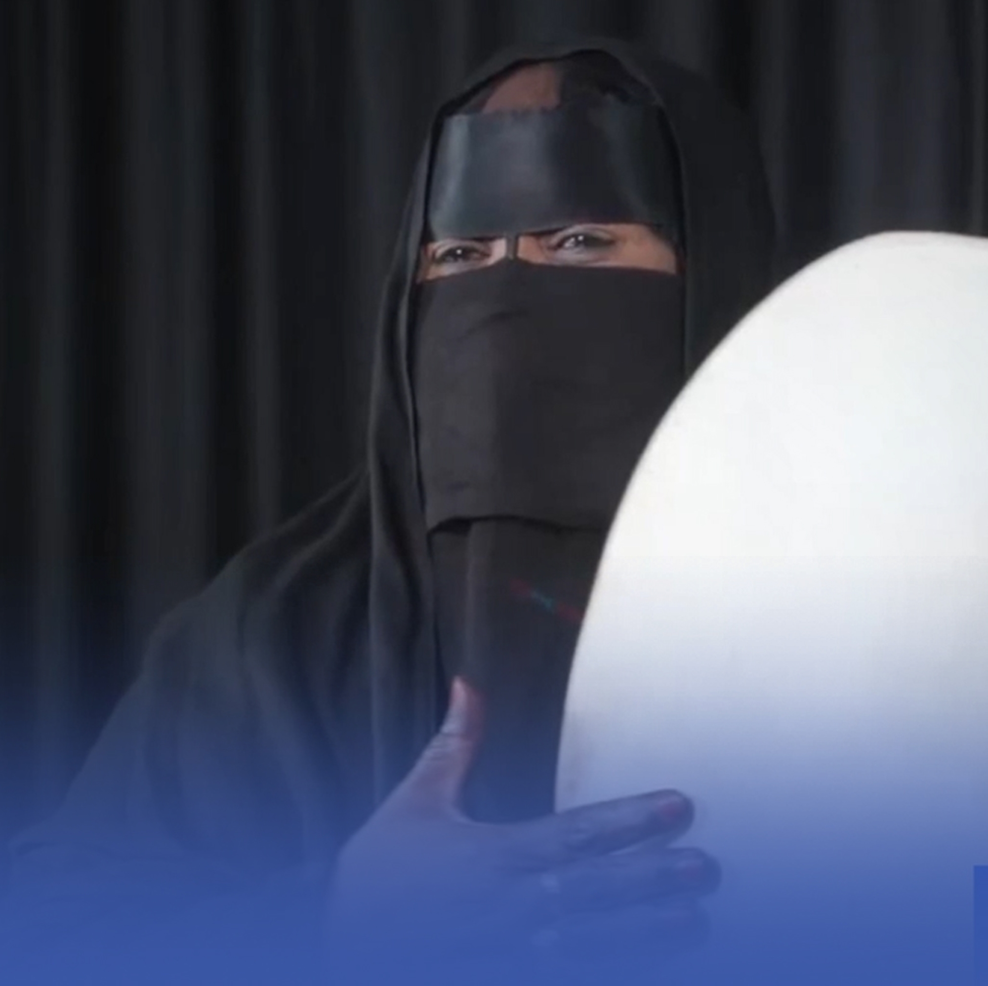 أم فهد.. "طقاقة" من بيت أم خلوي إلى الفنادق