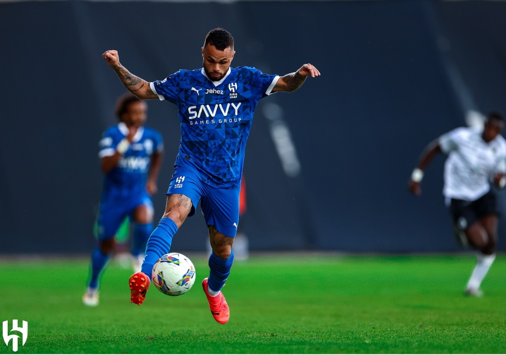 ميشيل يتمرد في الهلال