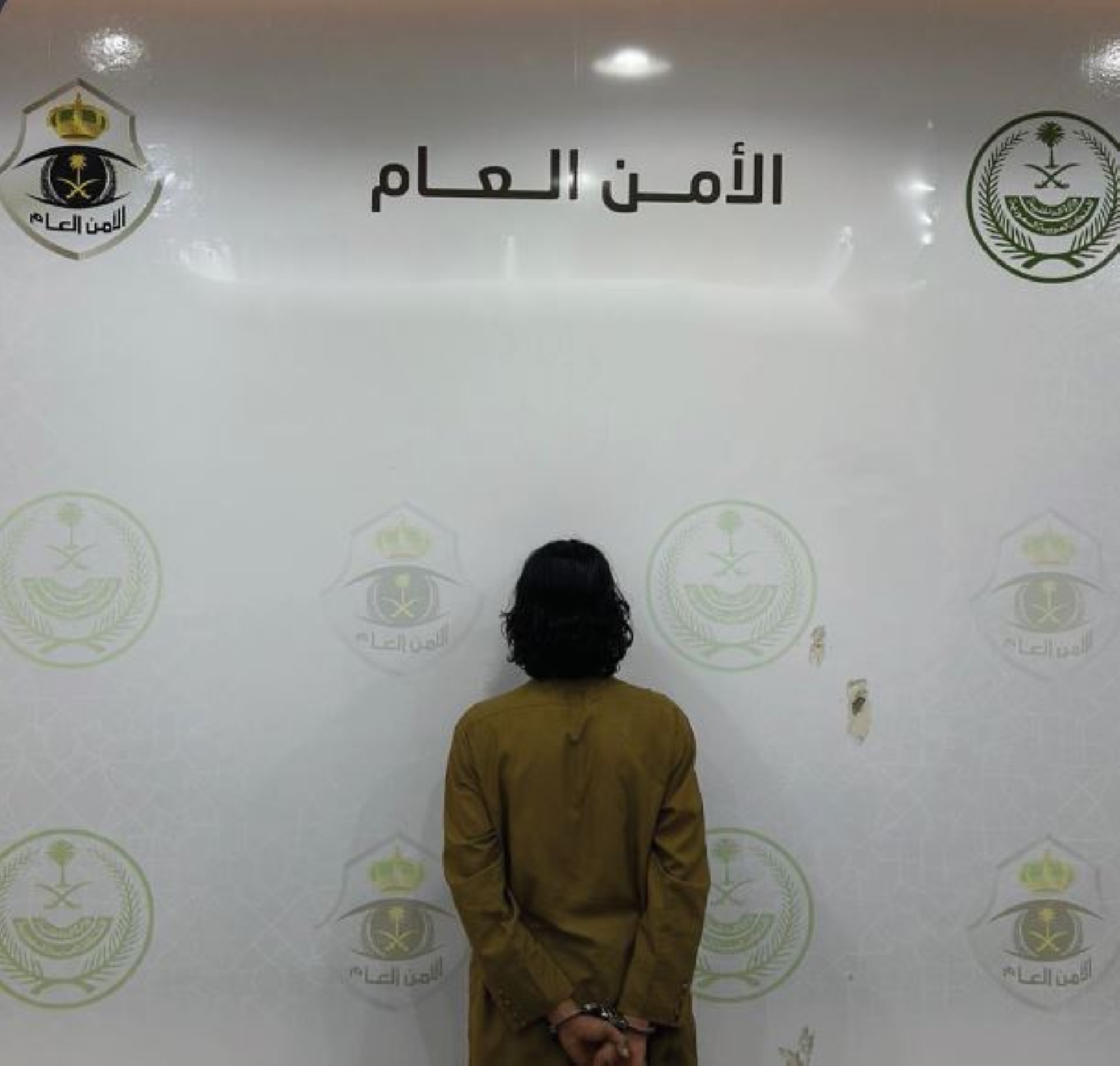 القبض على مقيم لتهديده مواطناً بأداة صلبة