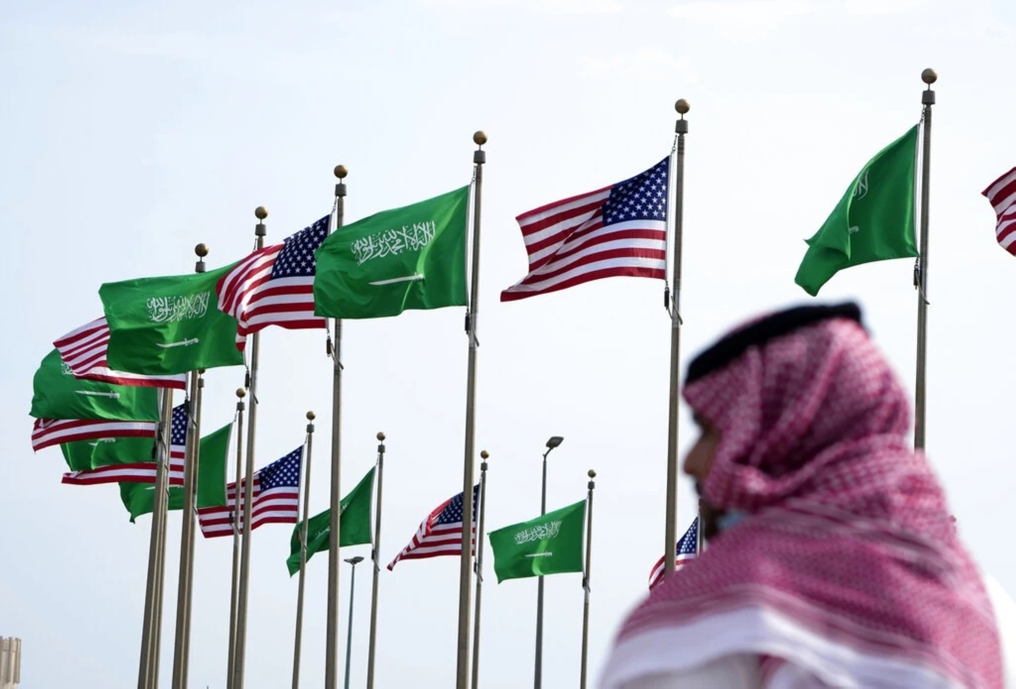 واشنطن ترفع حظر بيع الأسلحة الهجومية للسعودية