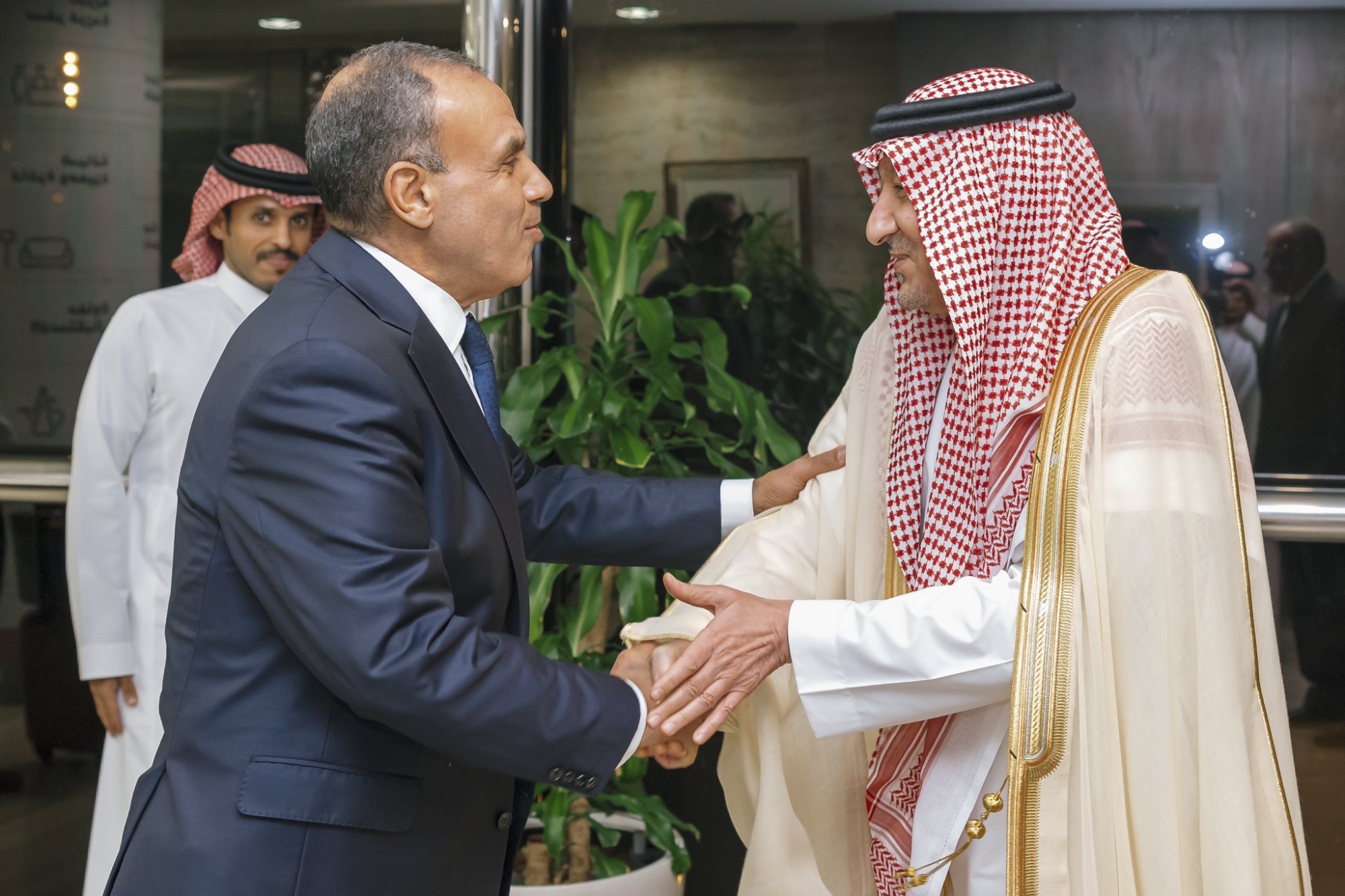 وزير الخارجية المصري يصل للمملكة