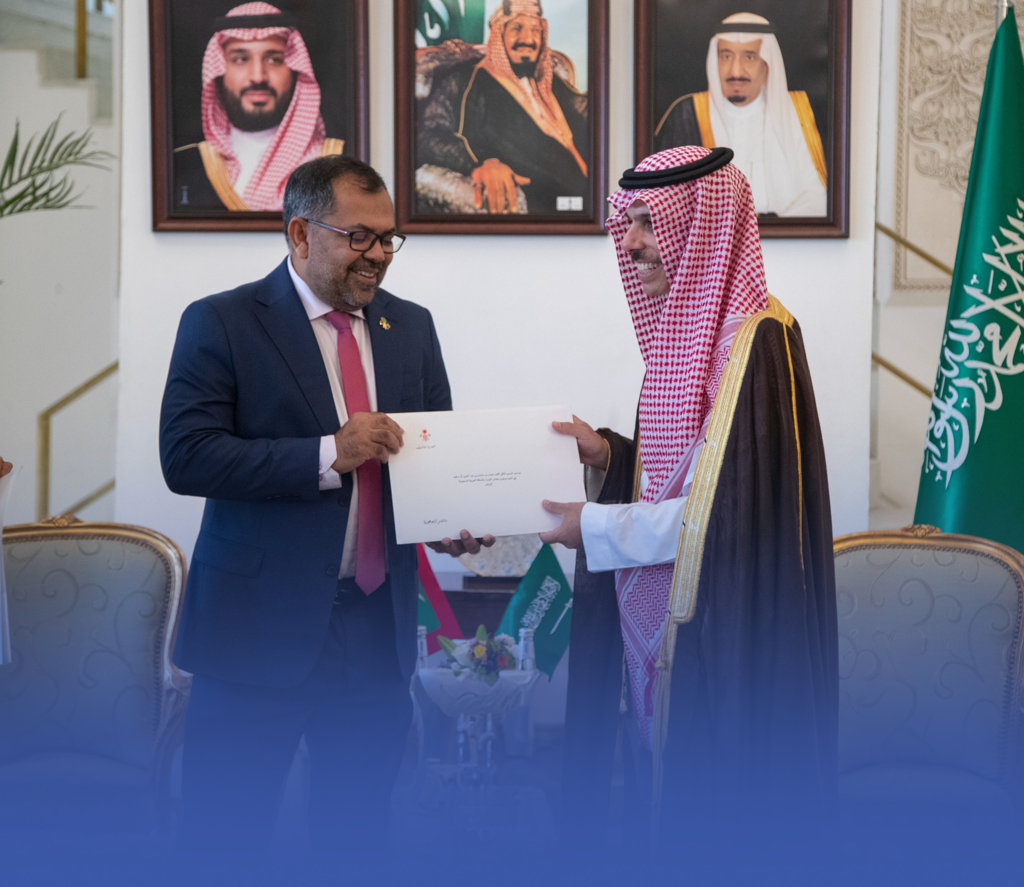 ولي العهد يتلقى رسالة خطية من رئيس المالديف