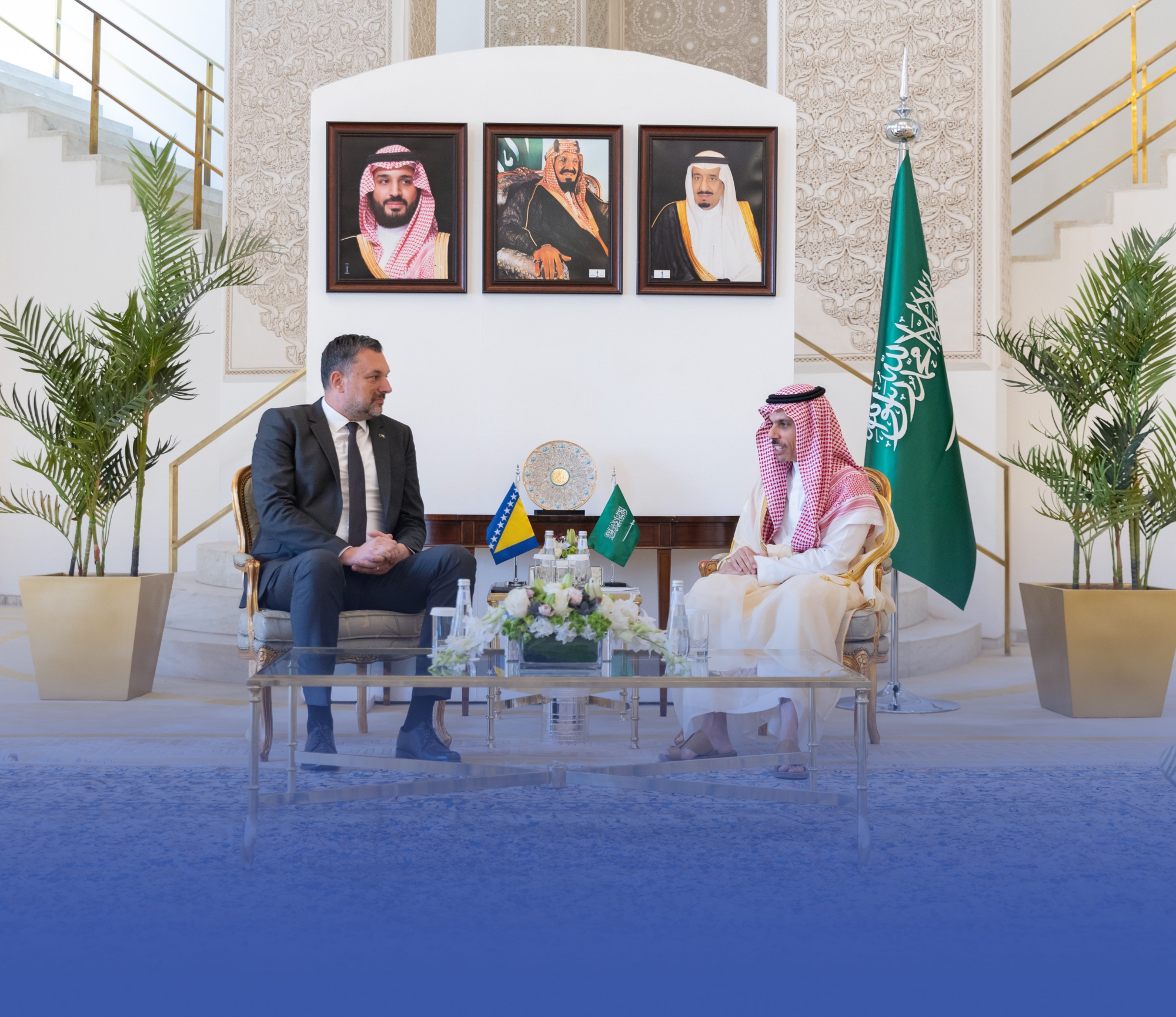 وزير الخارجية ونظيره البوسني يبحثان المستجدات الدولية