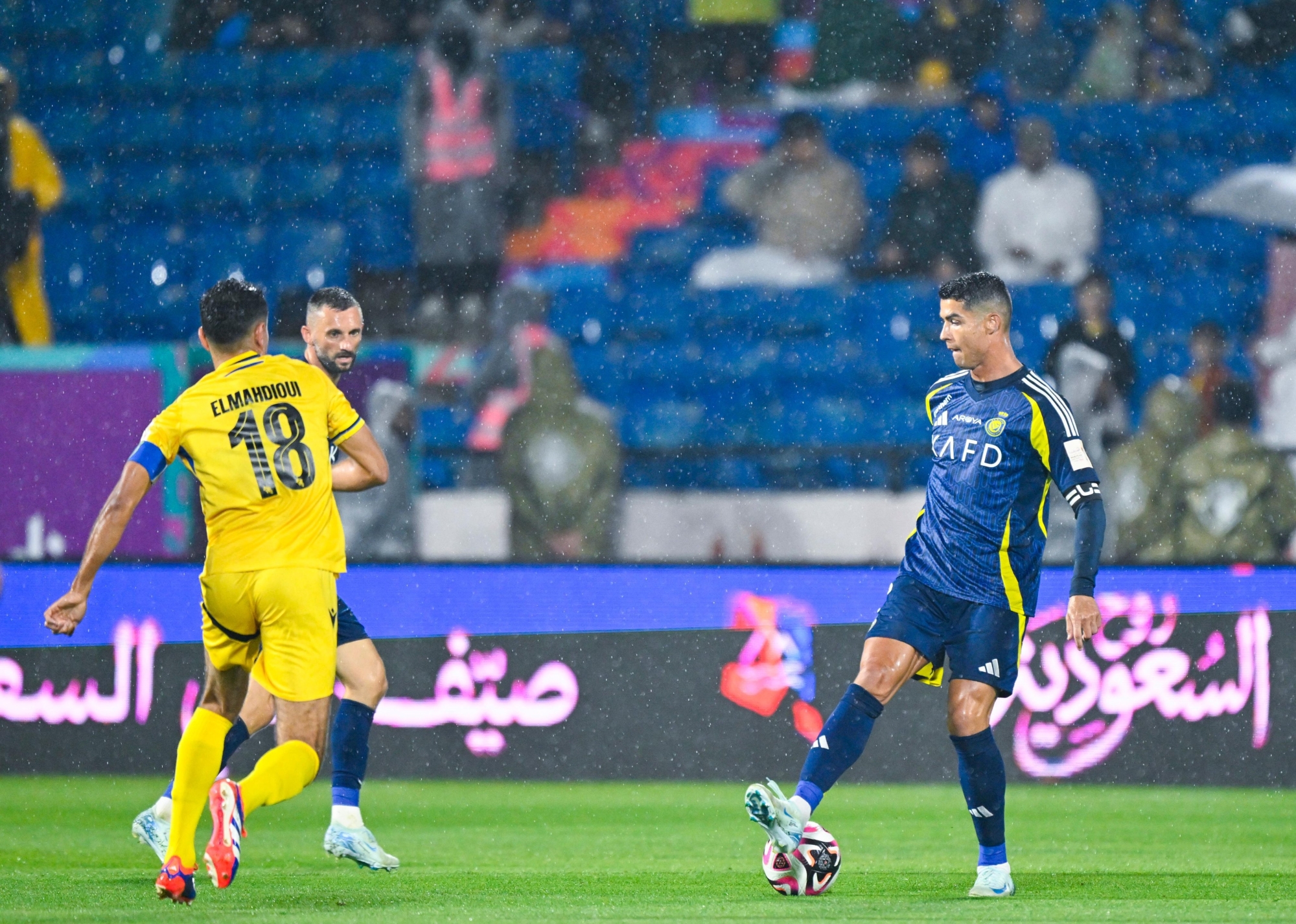 جانب من مباراة النصر والتعاون في نصف نهائي كأس السوبر السعودي