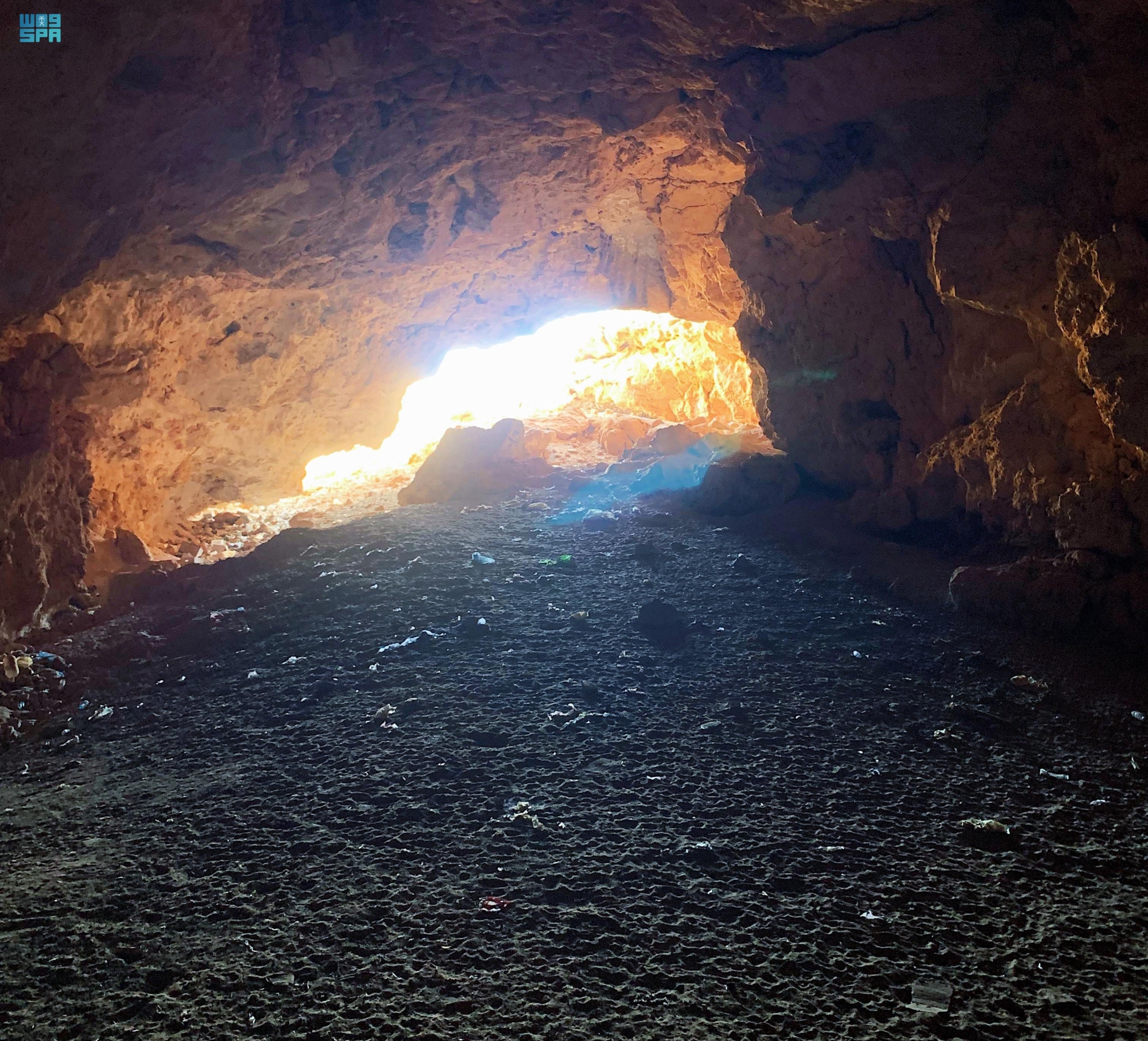 كهف "العقرب الأسود" وجهة سياحية للمغامرات