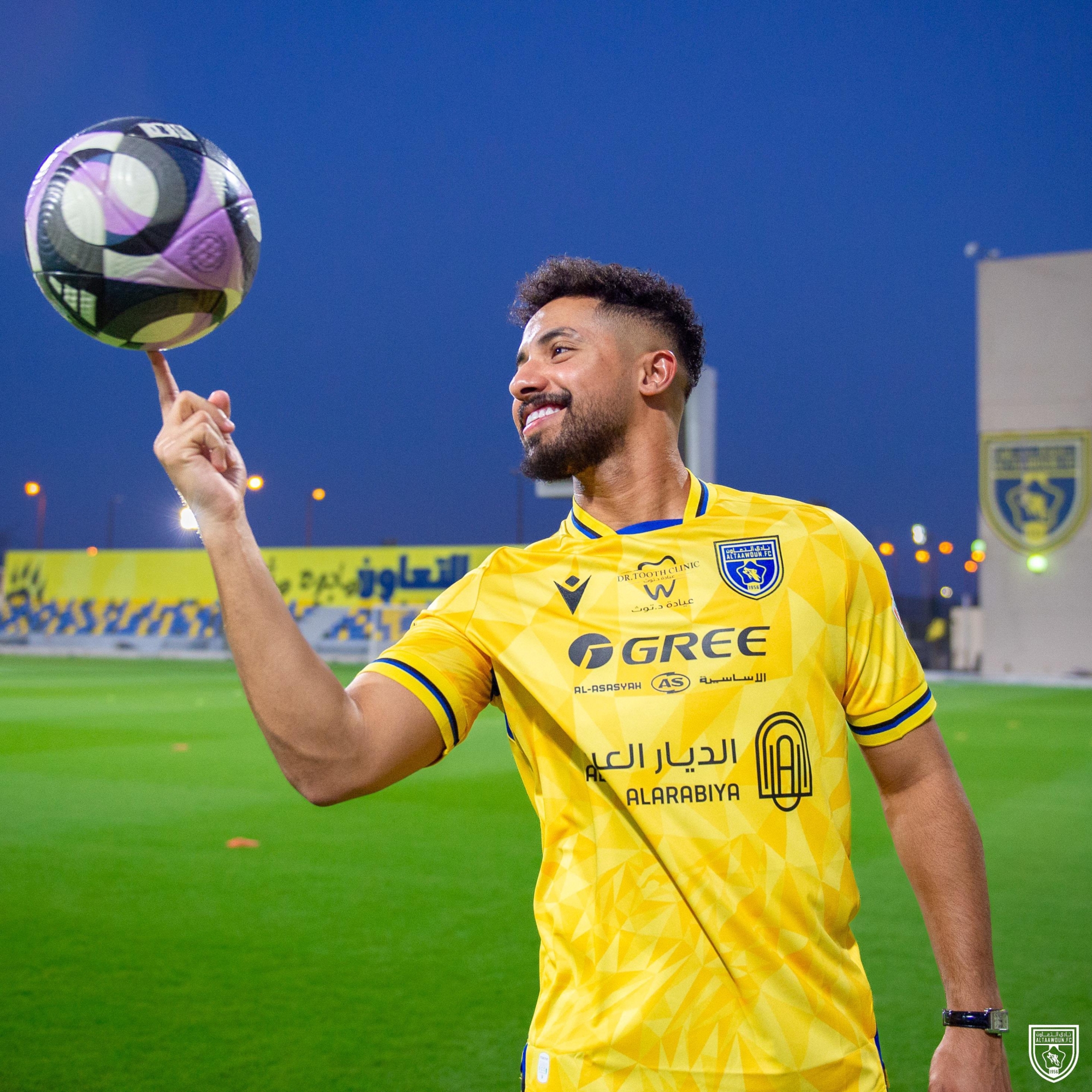 التعاون يُعلن تعاقده مع هتّان باهبري