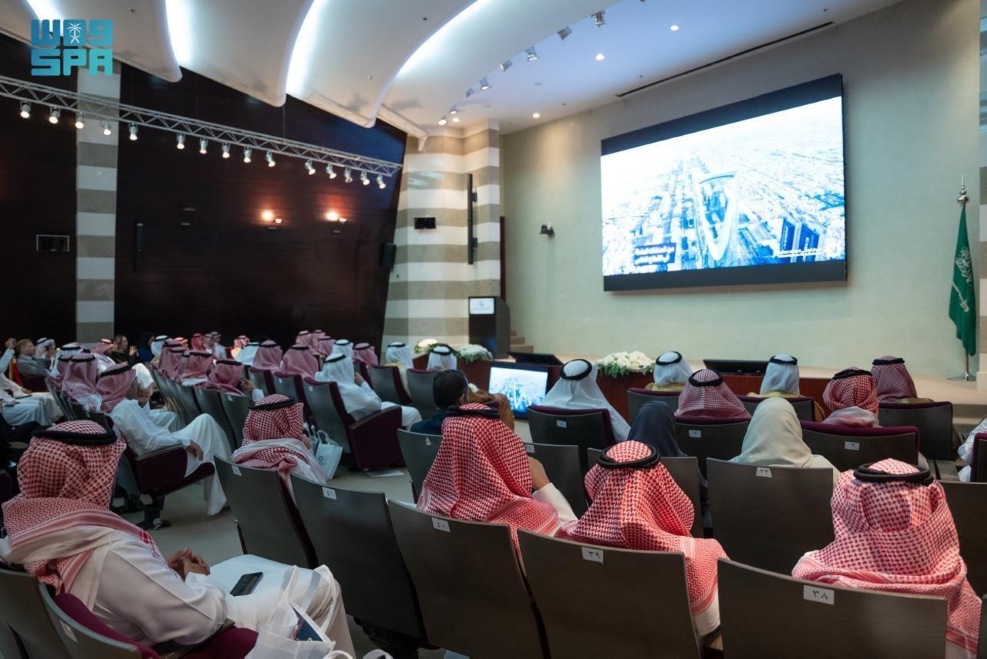 التسويات الودية والتحكيم لحل منازعات المنشآت العائلية