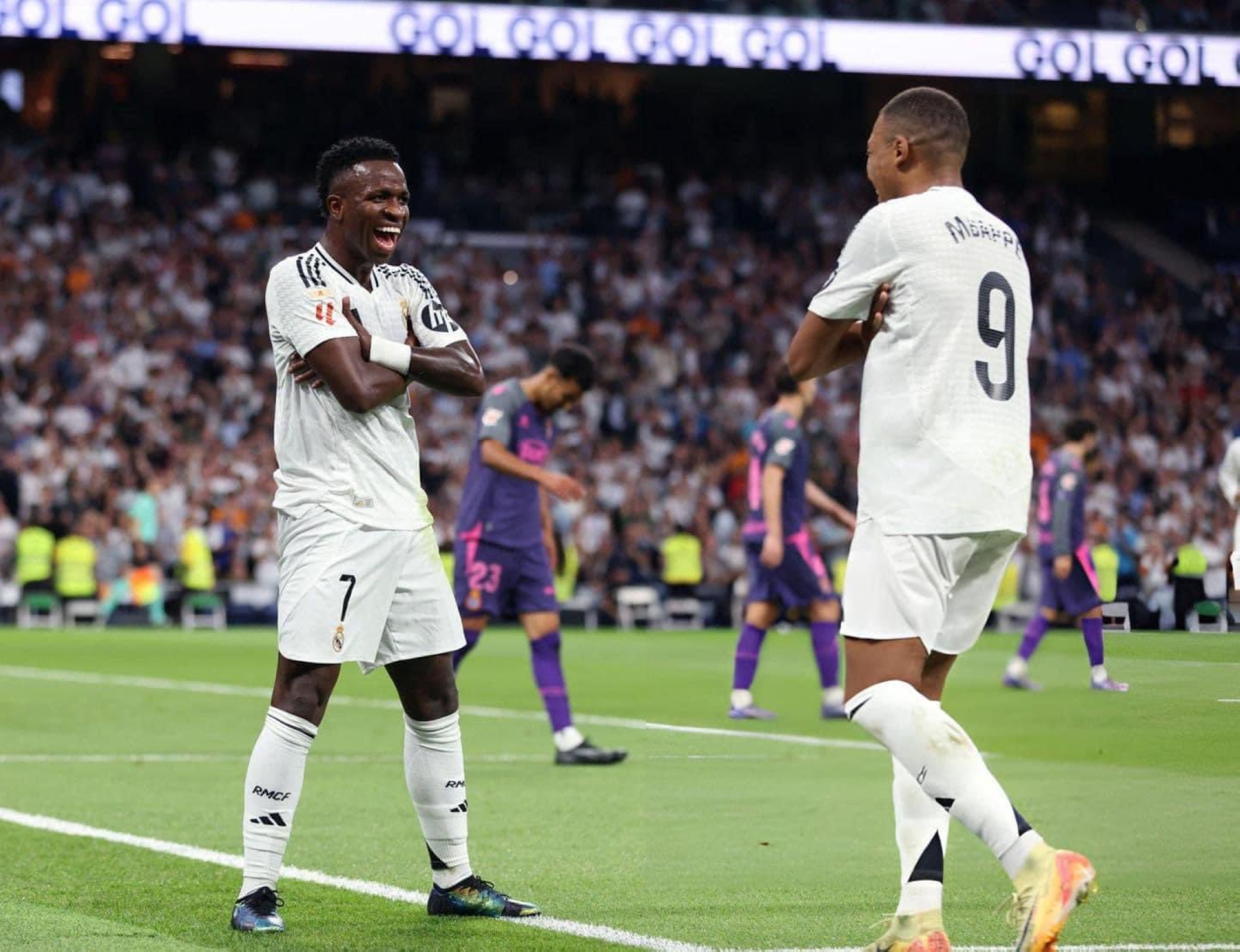 ريال مدريد يضرب اسبانيول برباعية