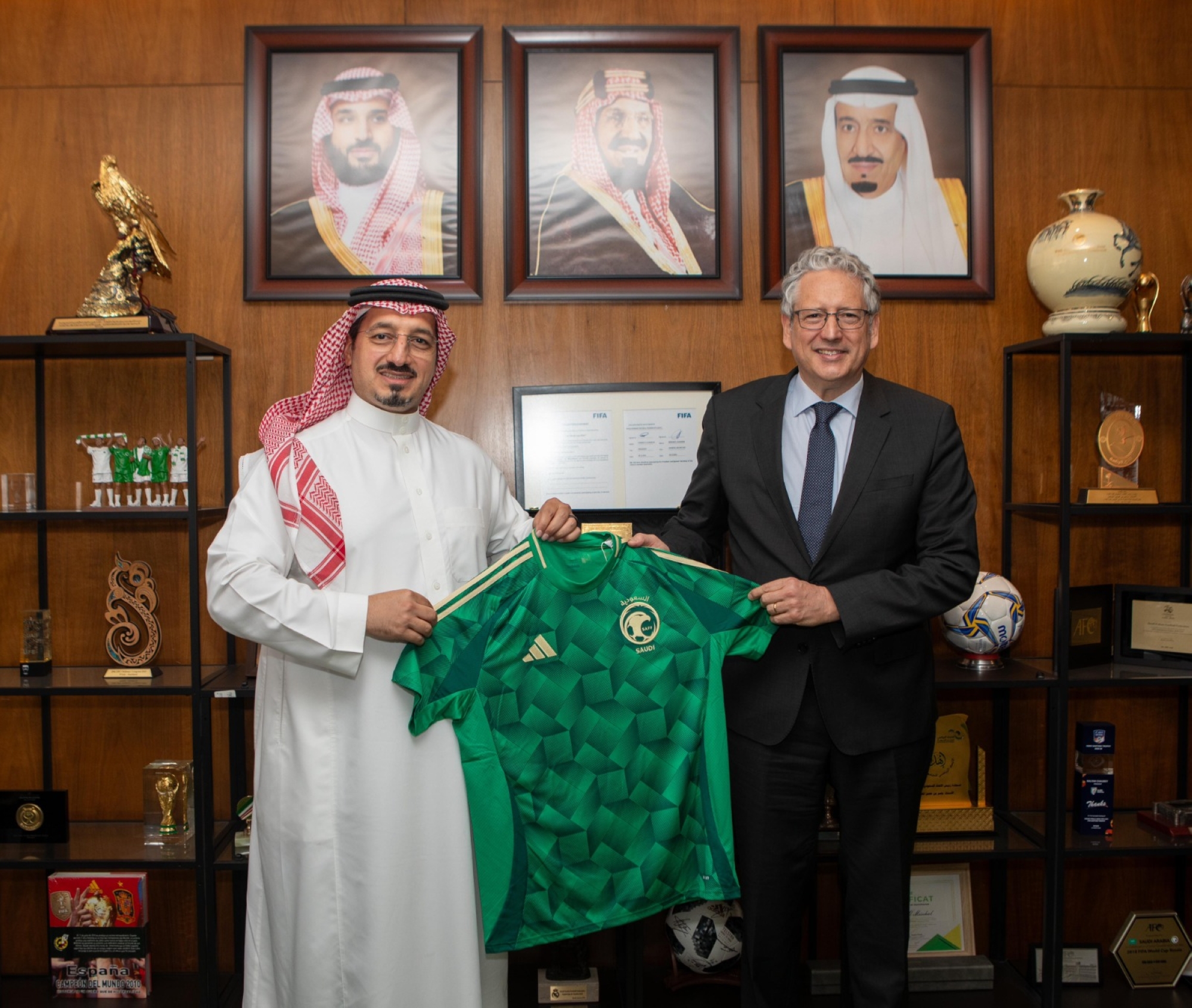 المسحل يستقبل سفير الأرجنتين لدى المملكة