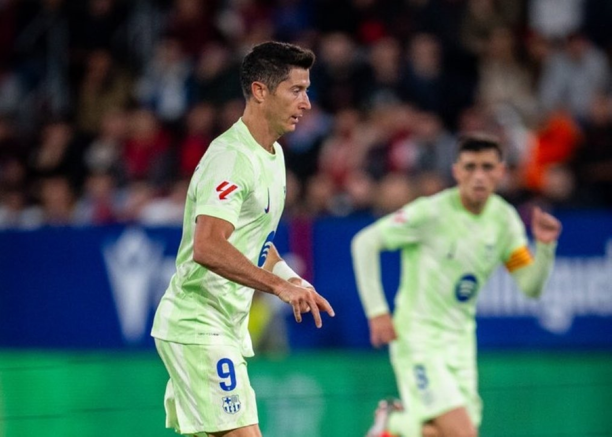 ثنائية بوديمير تقود أوساسونا للفوز على برشلونة بالدوري الإسباني
