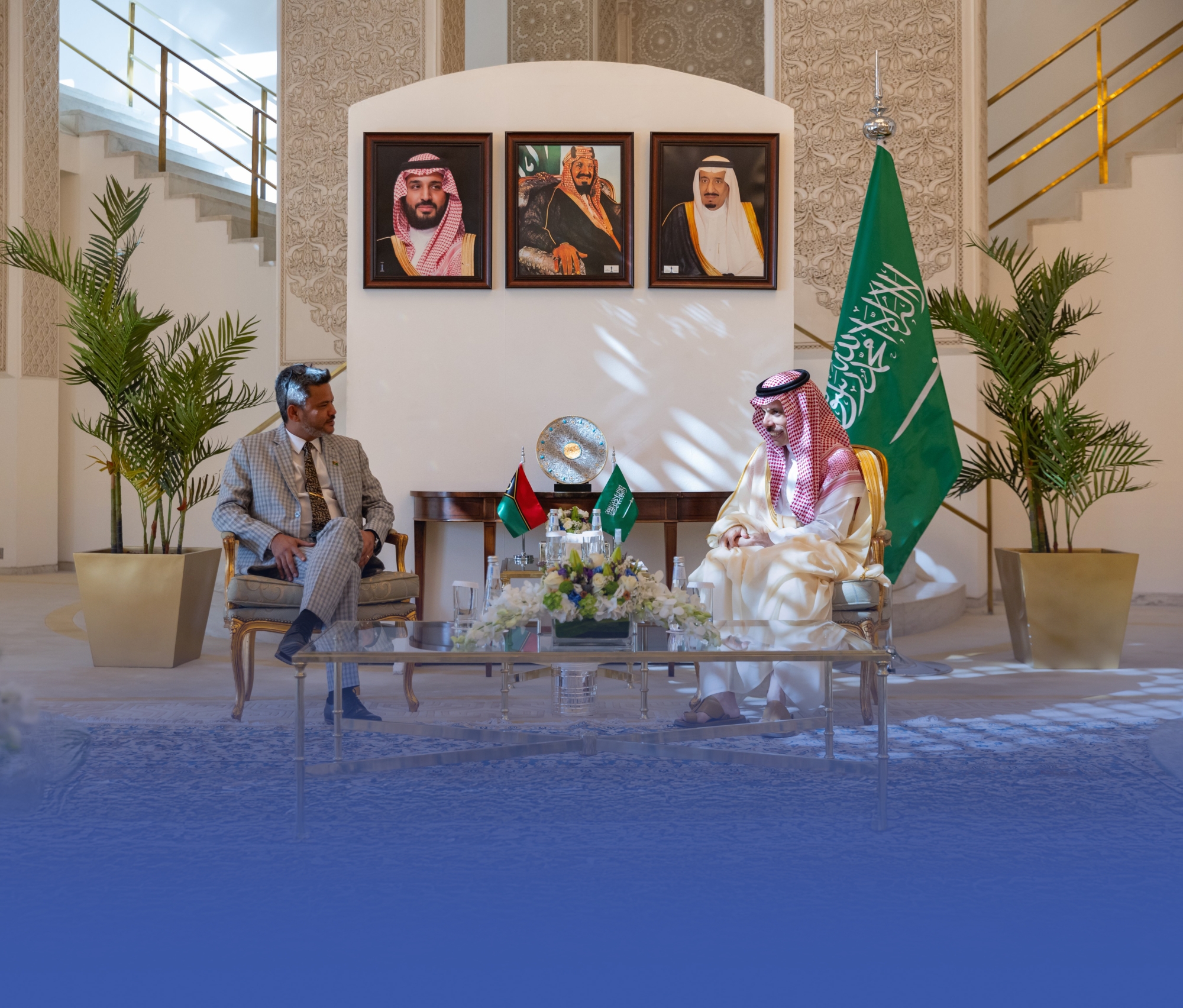وزير الخارجية يناقش مع نظيره بفانواتو  المستجدات الدولية