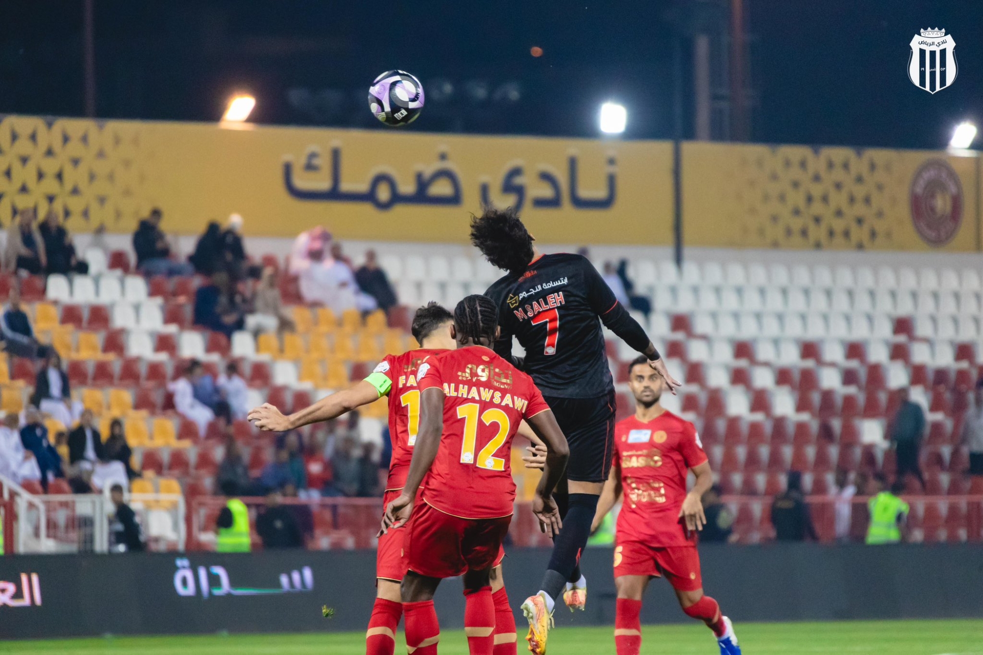 ضمك يتعادل مع الرياض في الوقت القاتل