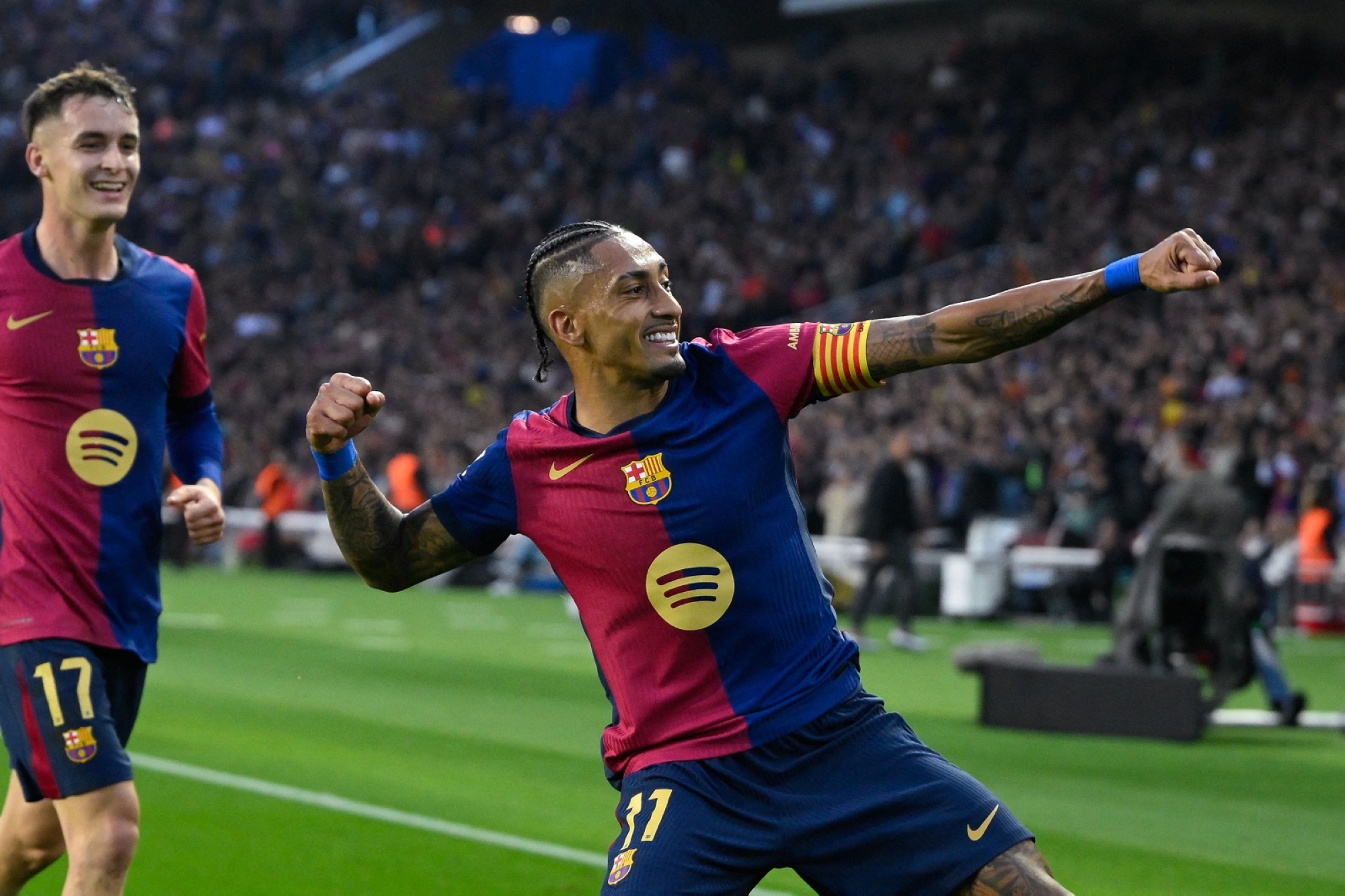 برشلونة يعزز الصدارة بالفوز على إسبانيول