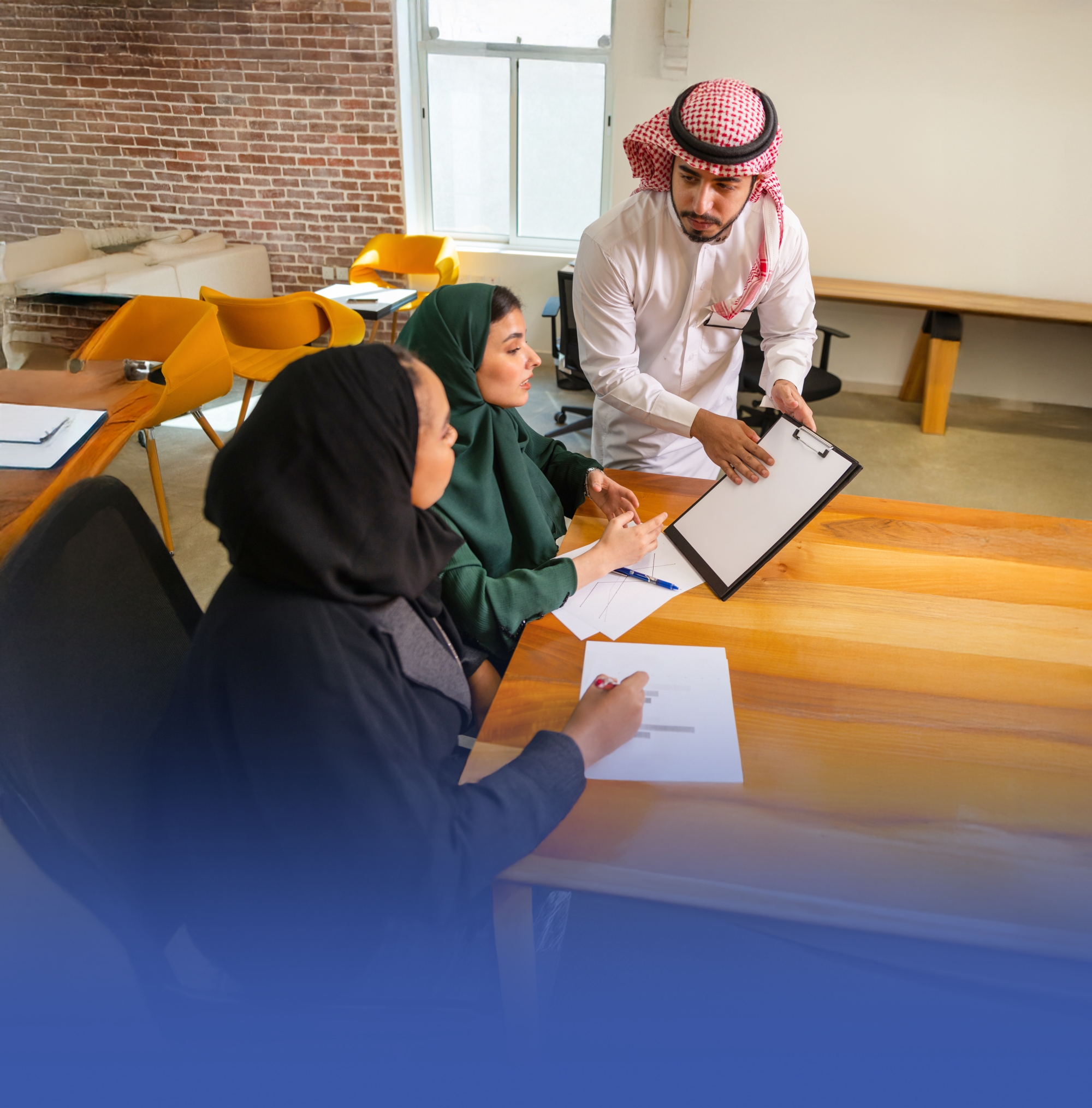 تعديلات لائحة العمل.. إلزام بتأهيل السعوديين ومنحهم عقوداً تدريبية