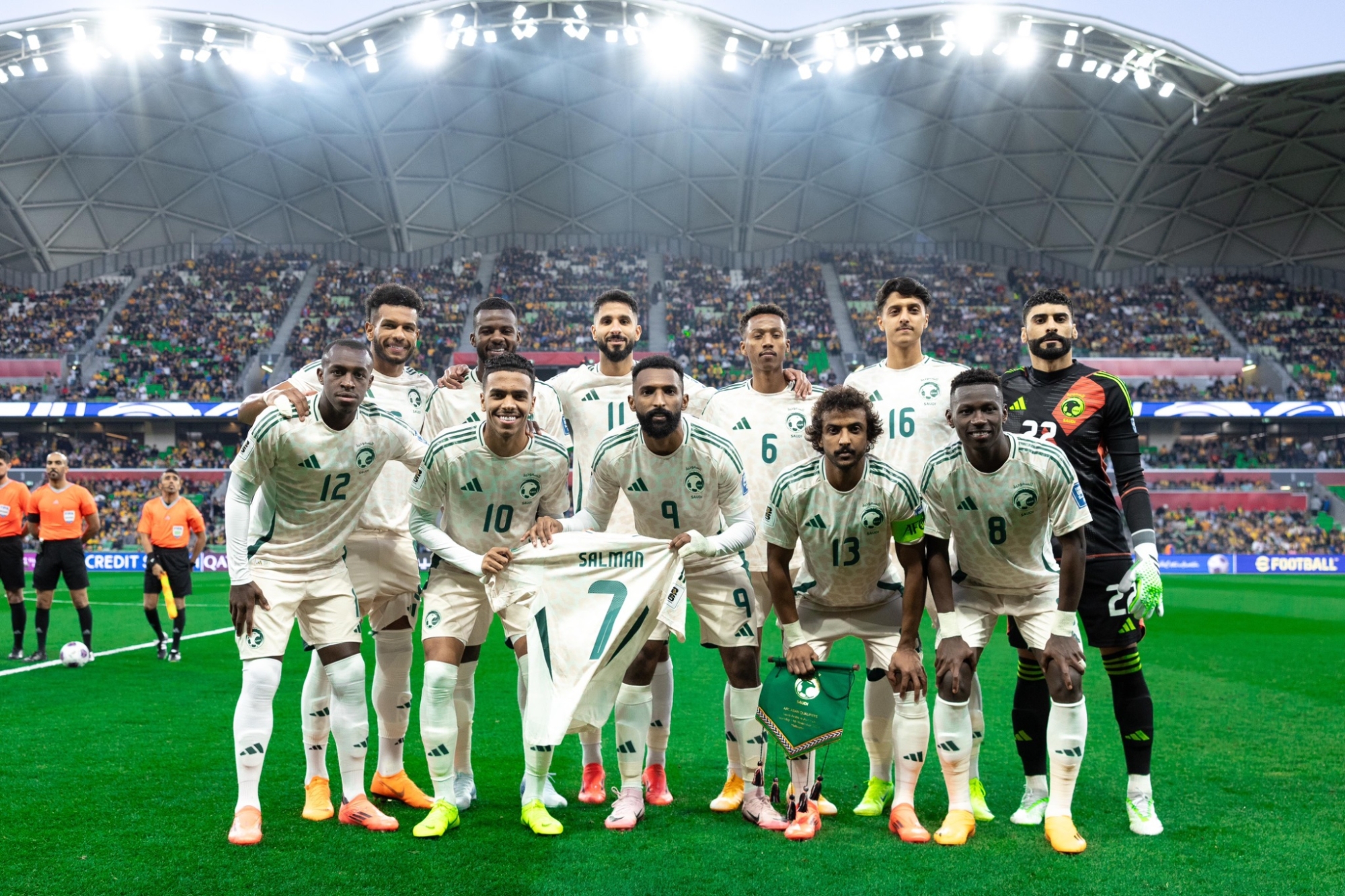 لاعبو الأخضر يدعمون سلمان الفرج أمام أستراليا
