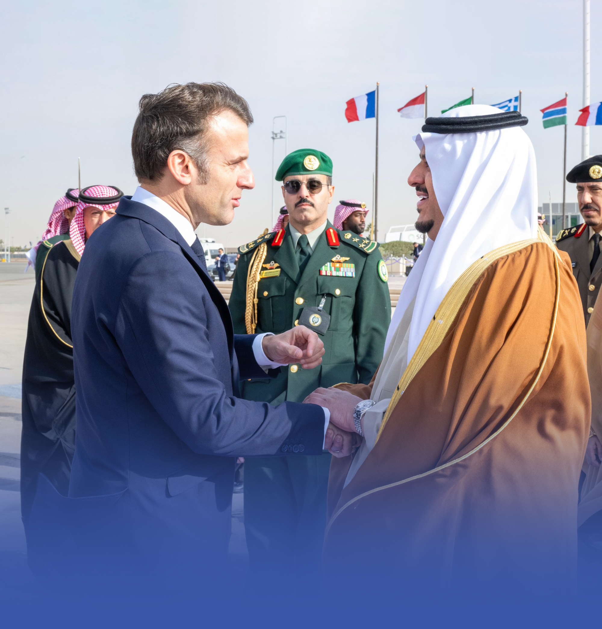 الرئيس الفرنسي يغادر الرياض