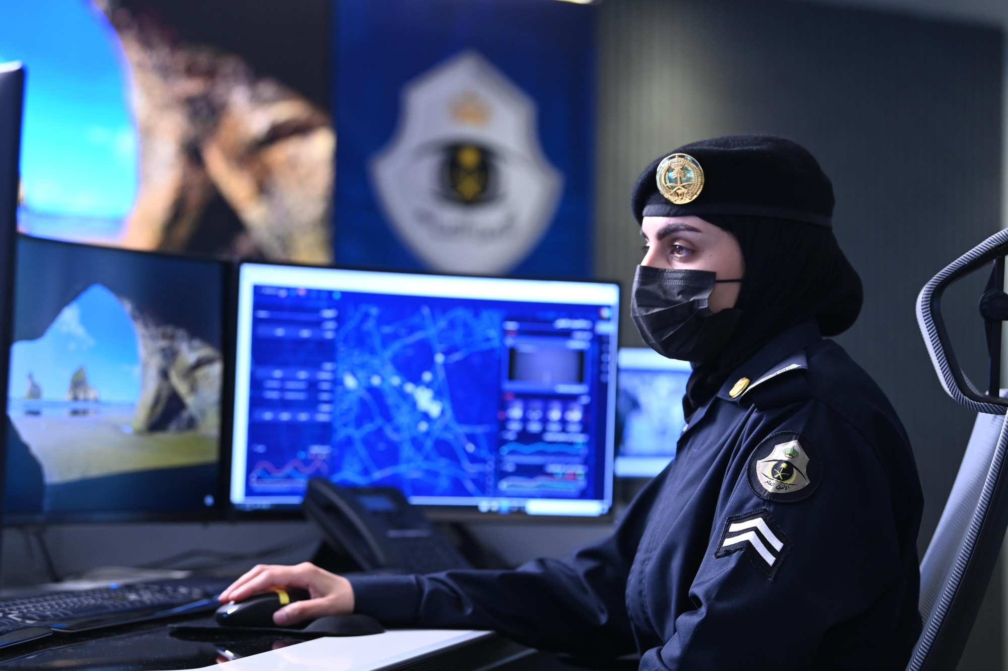 المرأة في الأمن.. إرادة وتمكين يضيئان دروب المستقبل
