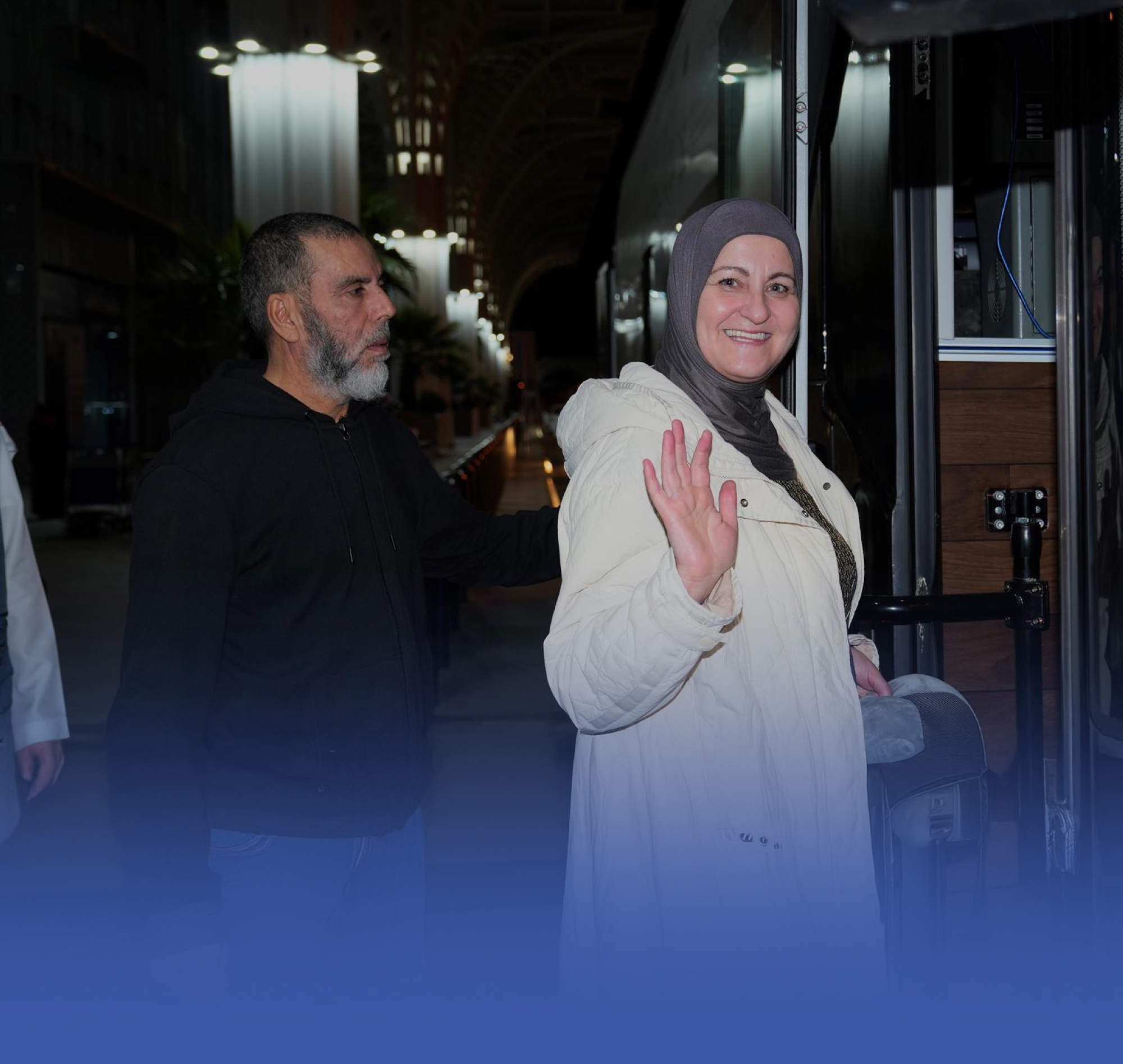ضيوف الملك من المعتمرين الأوروبيين يصلون طيبة