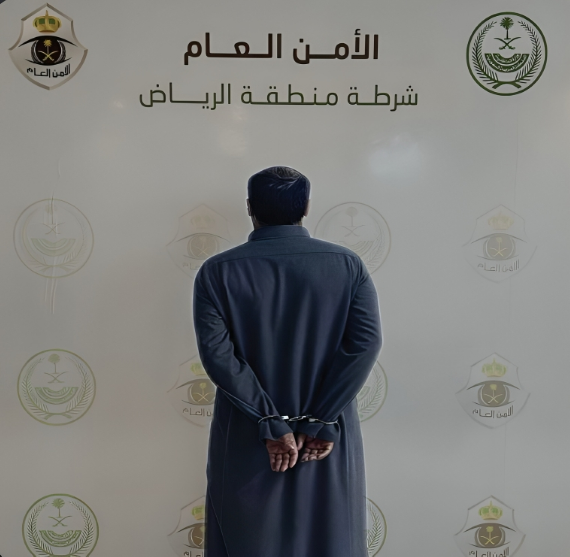 ضبط مخالف صدم حاجز بوابة بمركبته في إحدى الفعاليات