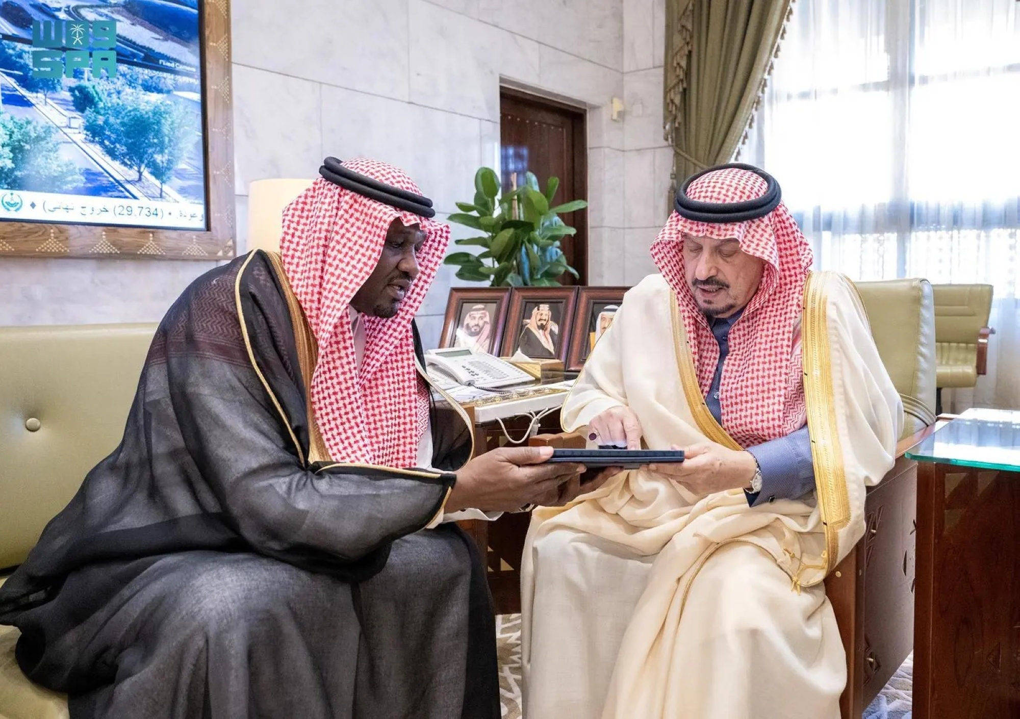 أمير الرياض يطلع على أعمال الجمعية السعودية لحكام كرة القدم