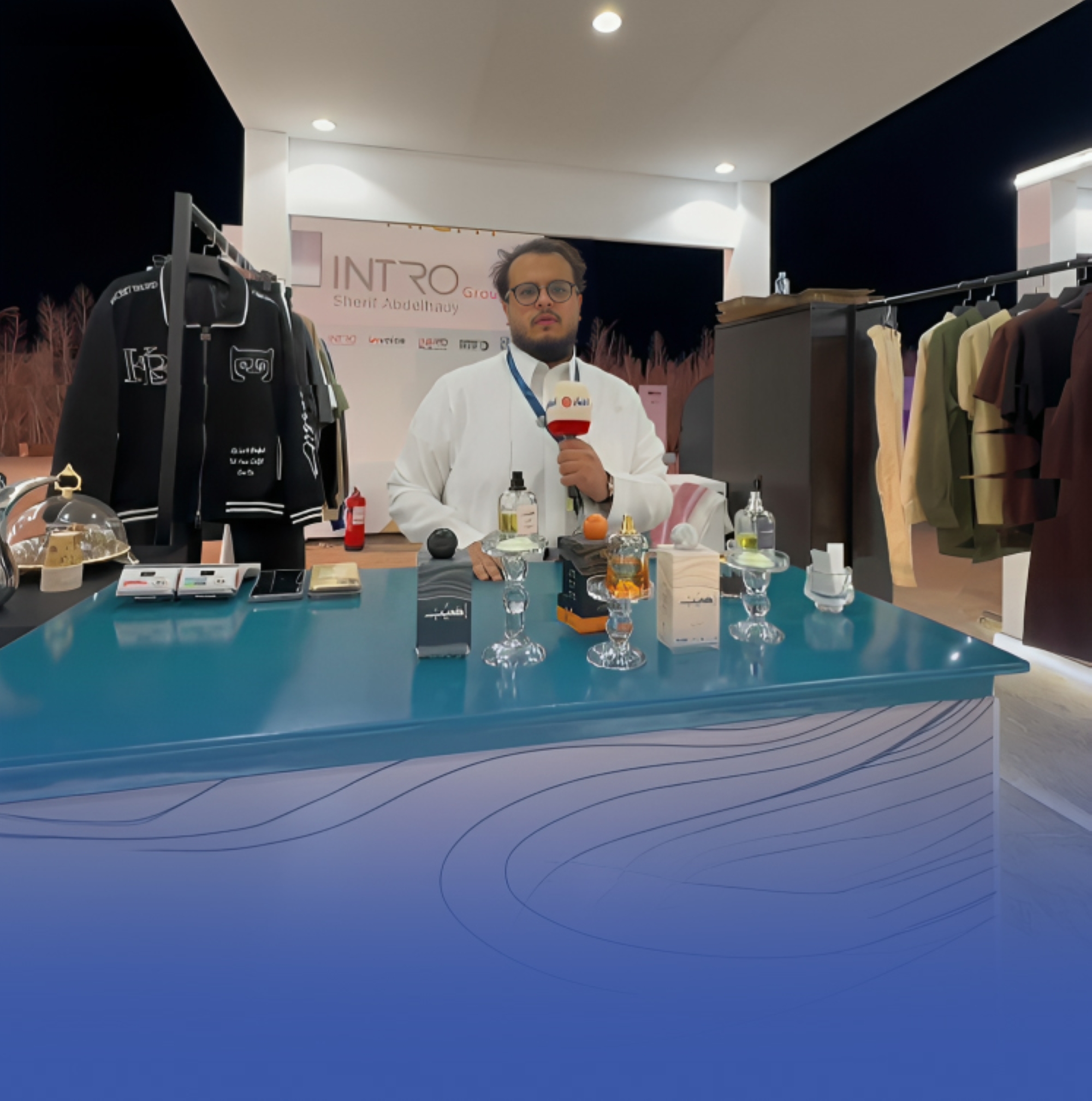 شاب سعودي يبتكر عطرًا برائحة الرمل