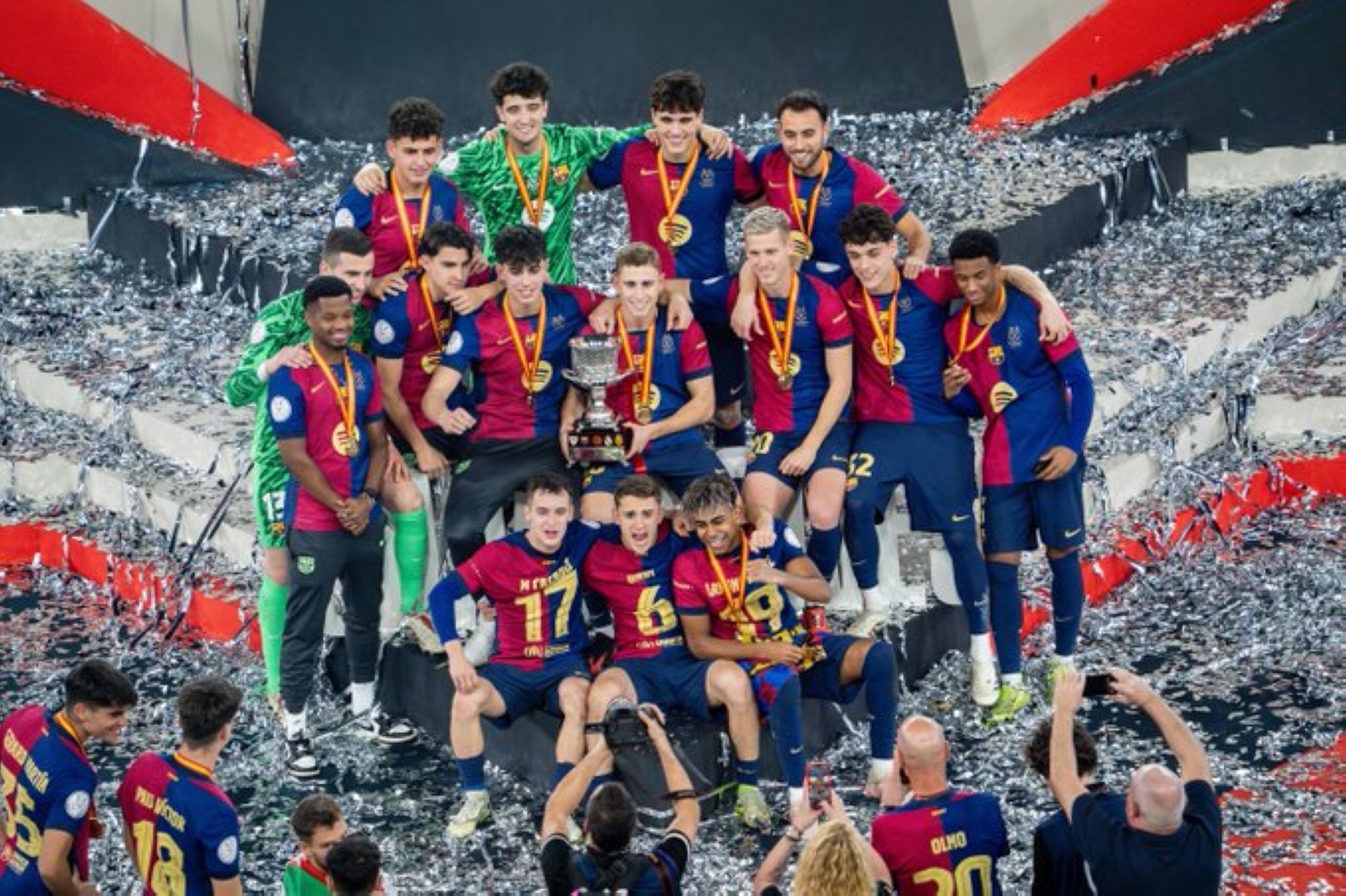 عدسة سبورت 24 ترصد احتفال برشلونة بالسوبر الإسباني في جدة