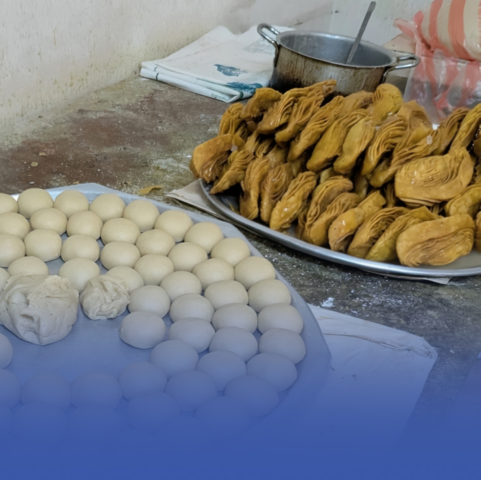 مصادرة 1.2 طن مواد غذائية مجهولة المصدر في جدة